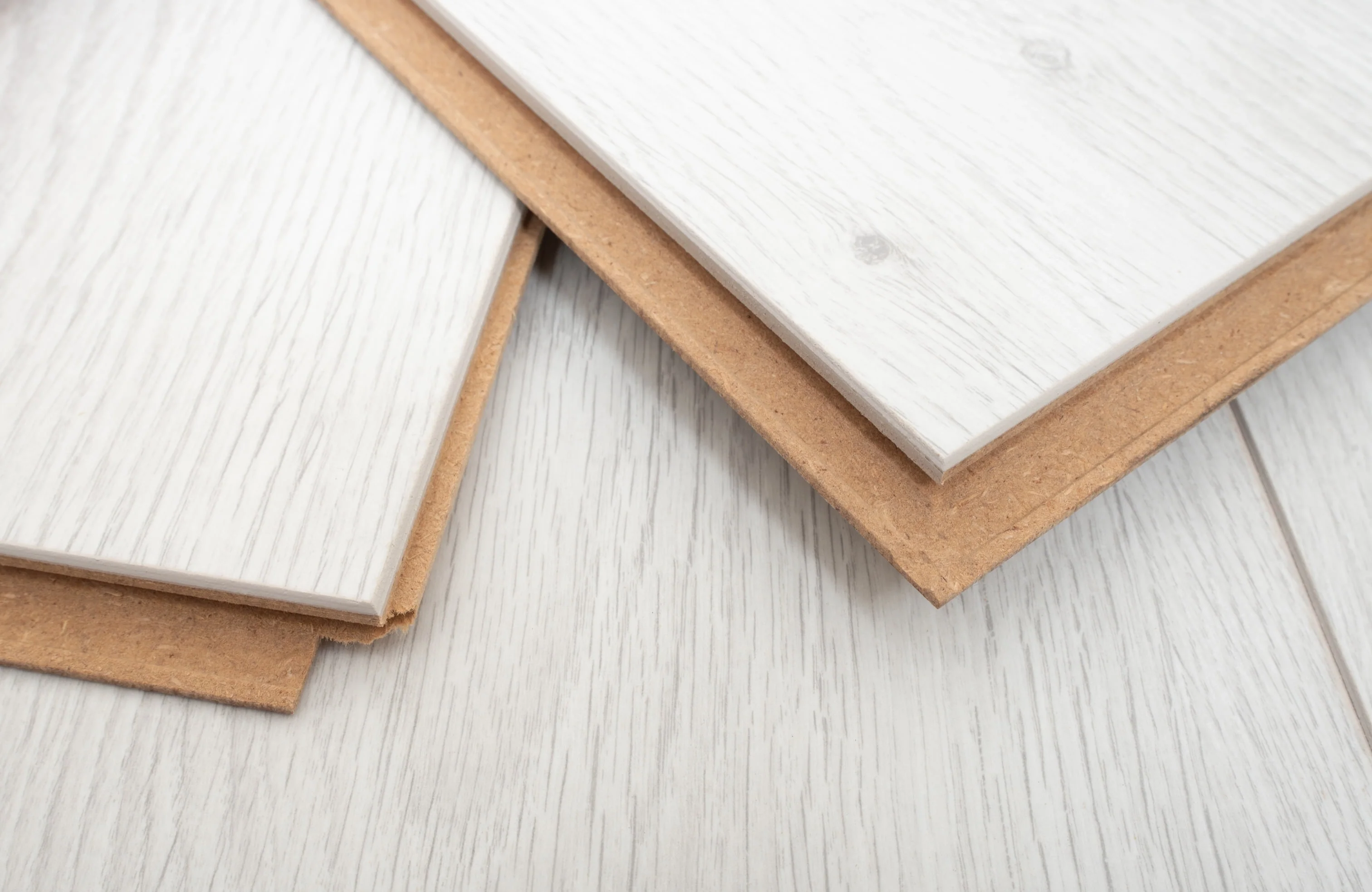 Silver Grey AGT Effect 12mm Laminate Flooring Alvera - Image 7