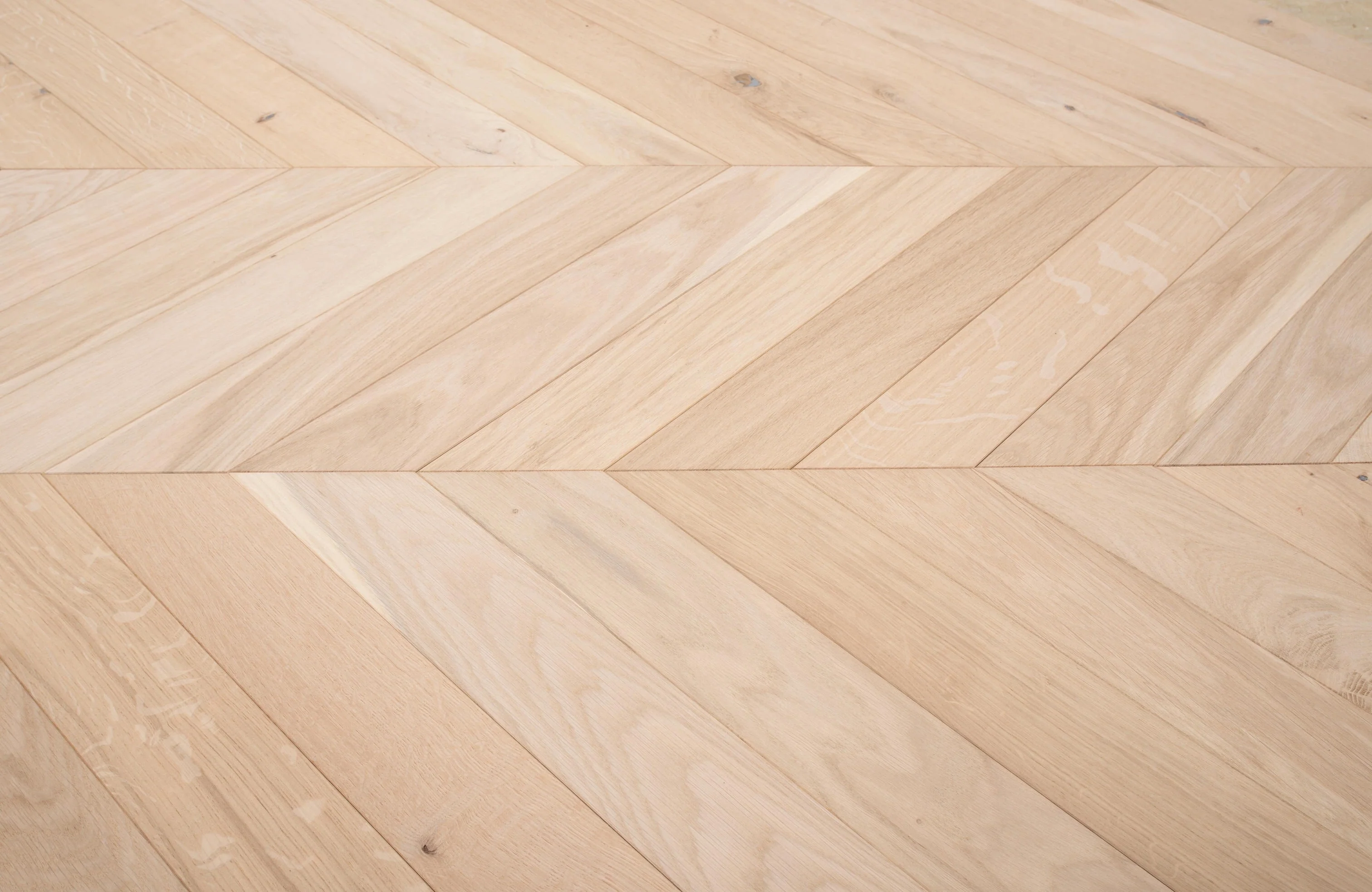 Bexley Oak 14mm Chevron Engineered Wood Flooring - Image 5