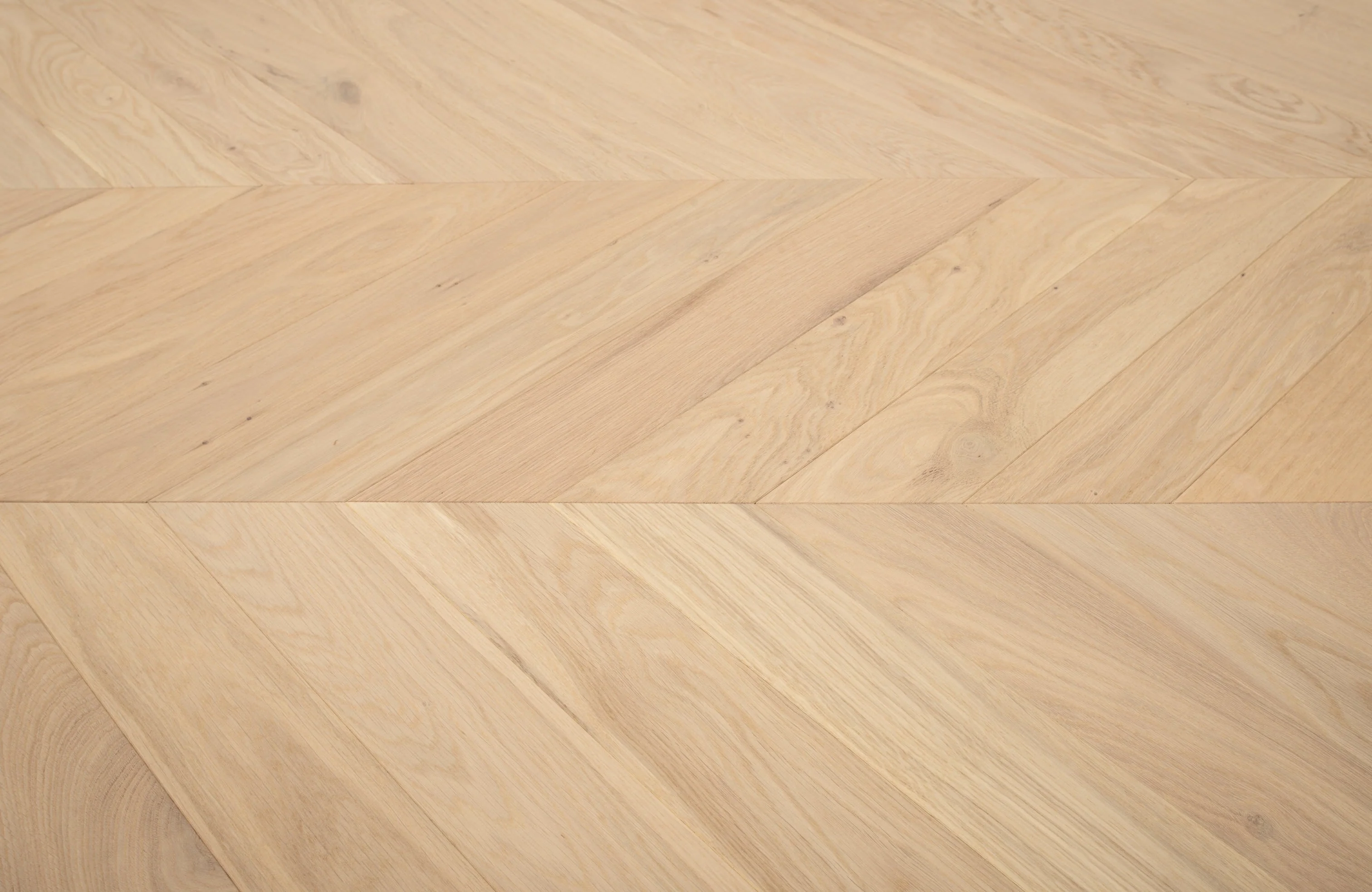 Grantham Oak 14mm Chevron Engineered Wood Flooring - Image 5