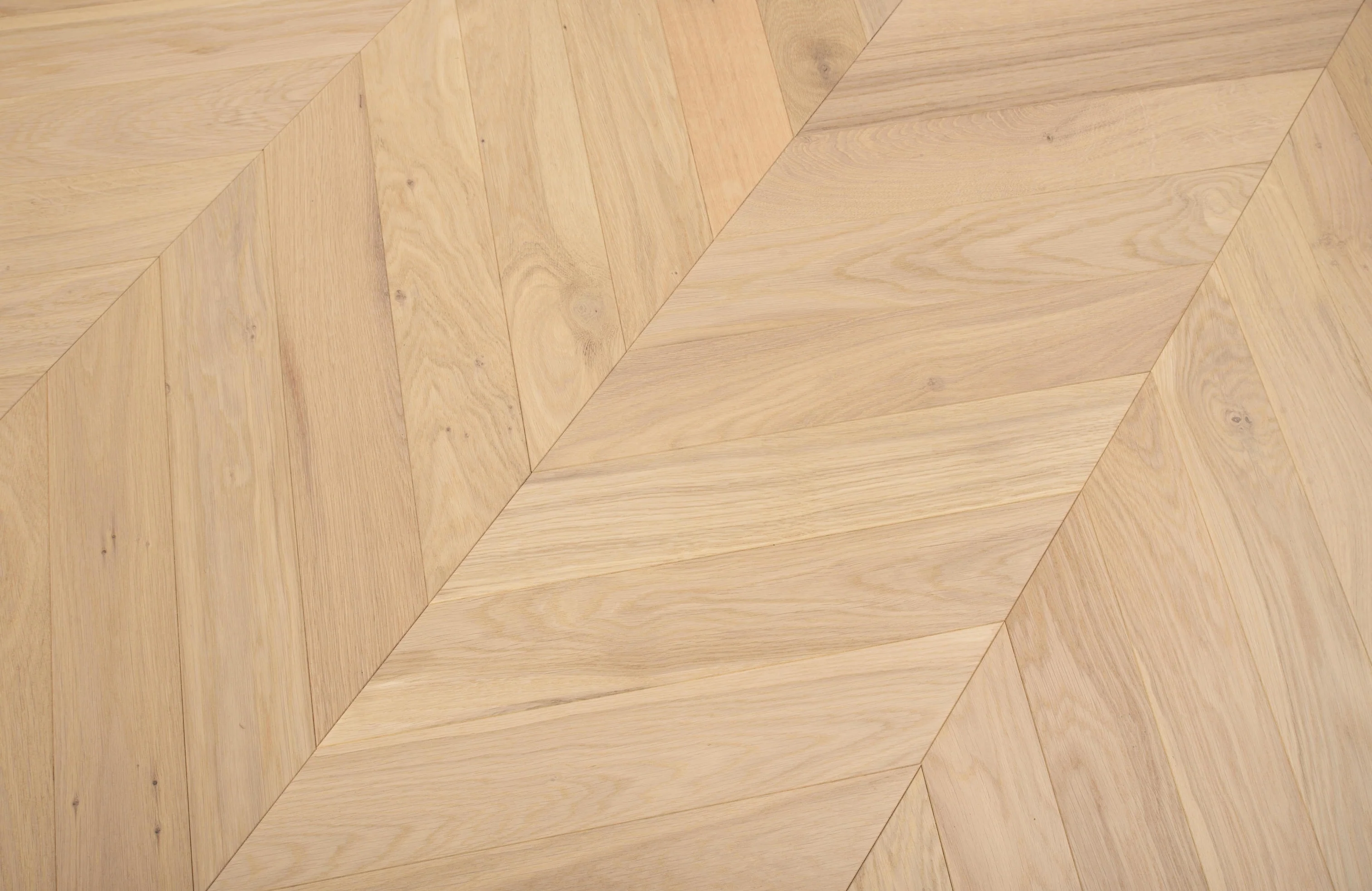 Grantham Oak 14mm Chevron Engineered Wood Flooring - Image 6