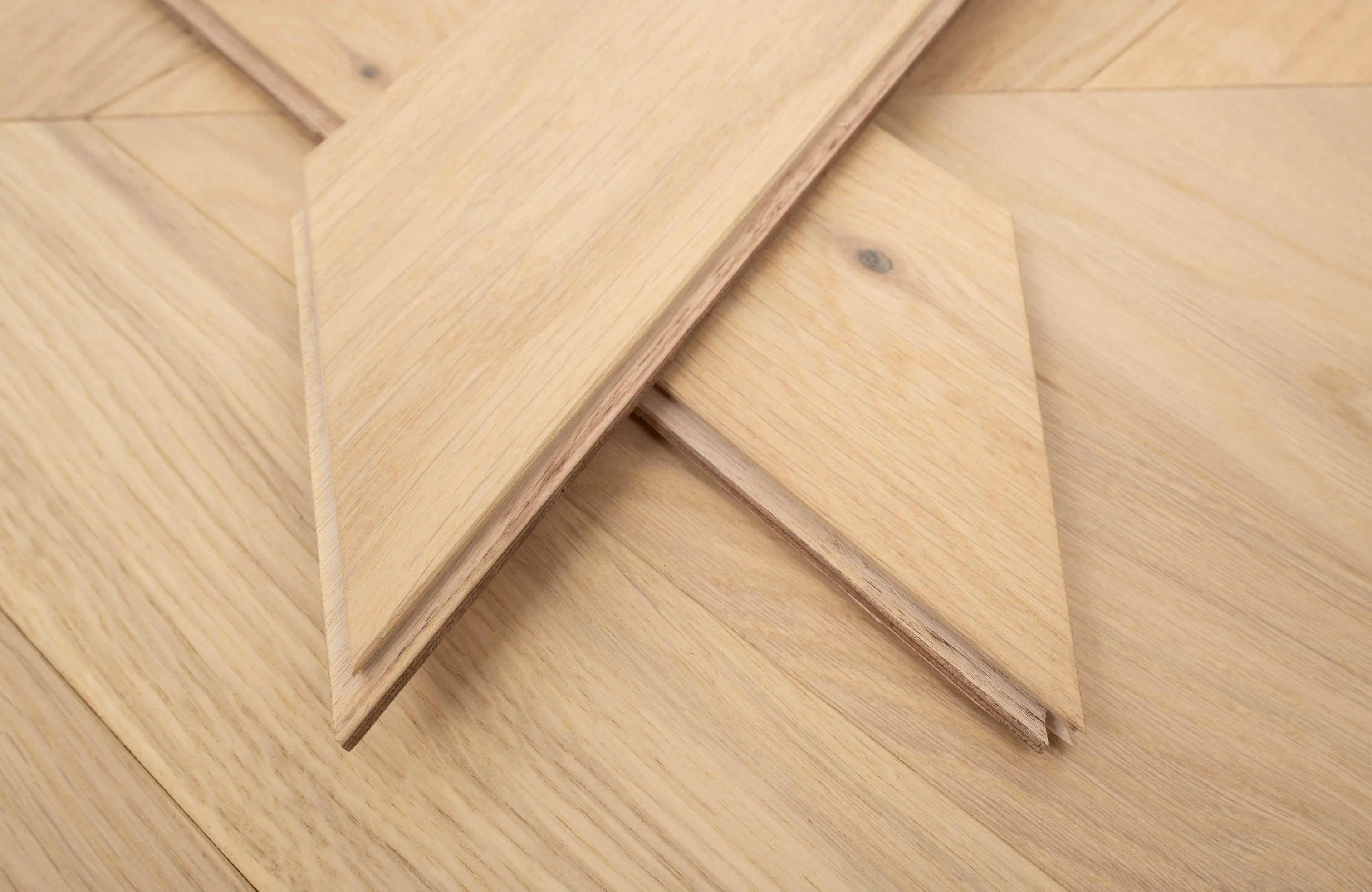 Grantham Oak 14mm Chevron Engineered Wood Flooring - Image 8