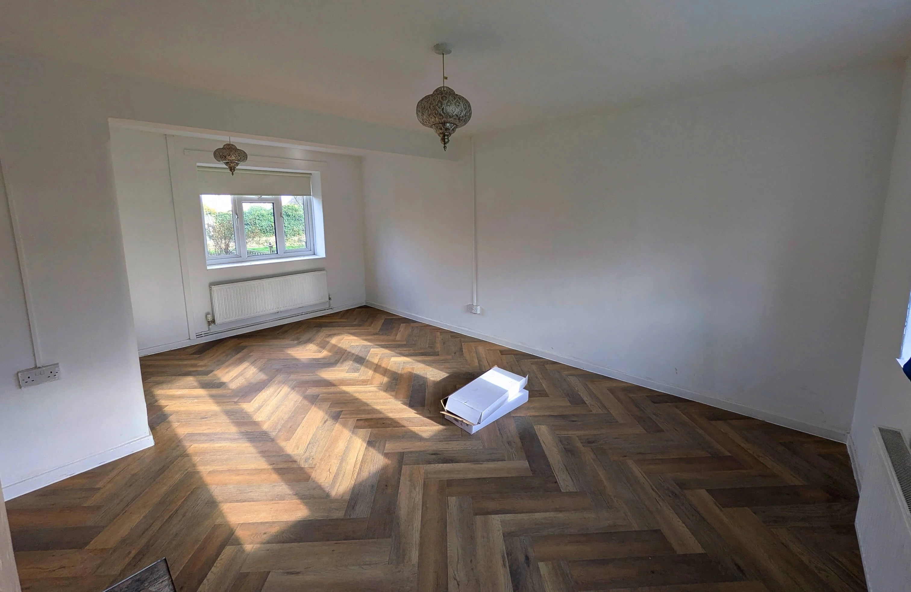 Heritage Milford Oak 6.5mm Click Herringbone LVT SPC Waterproof Flooring - Image 12