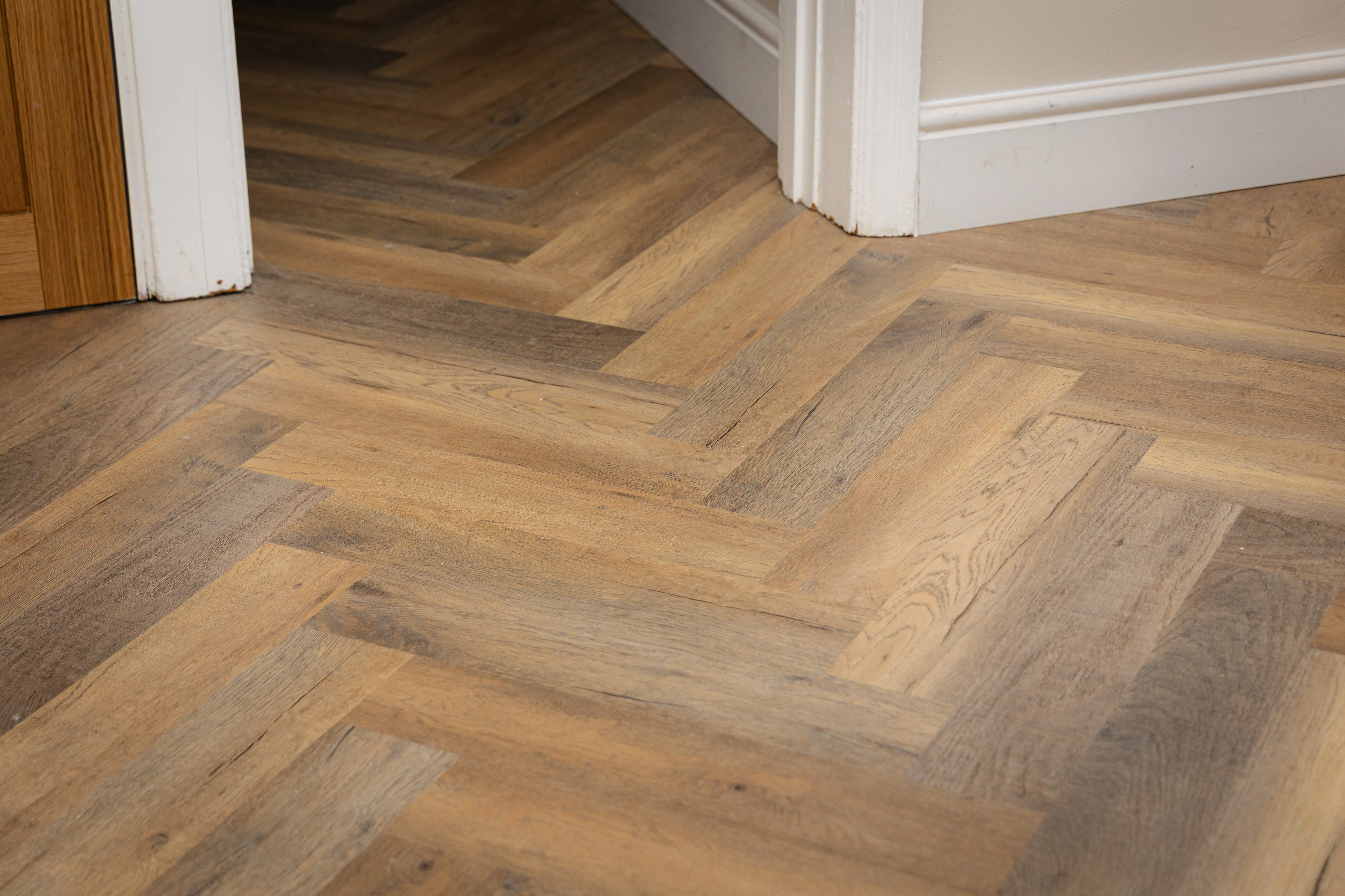 Heritage Milford Oak 6.5mm Click Herringbone LVT SPC Waterproof Flooring - Image 5