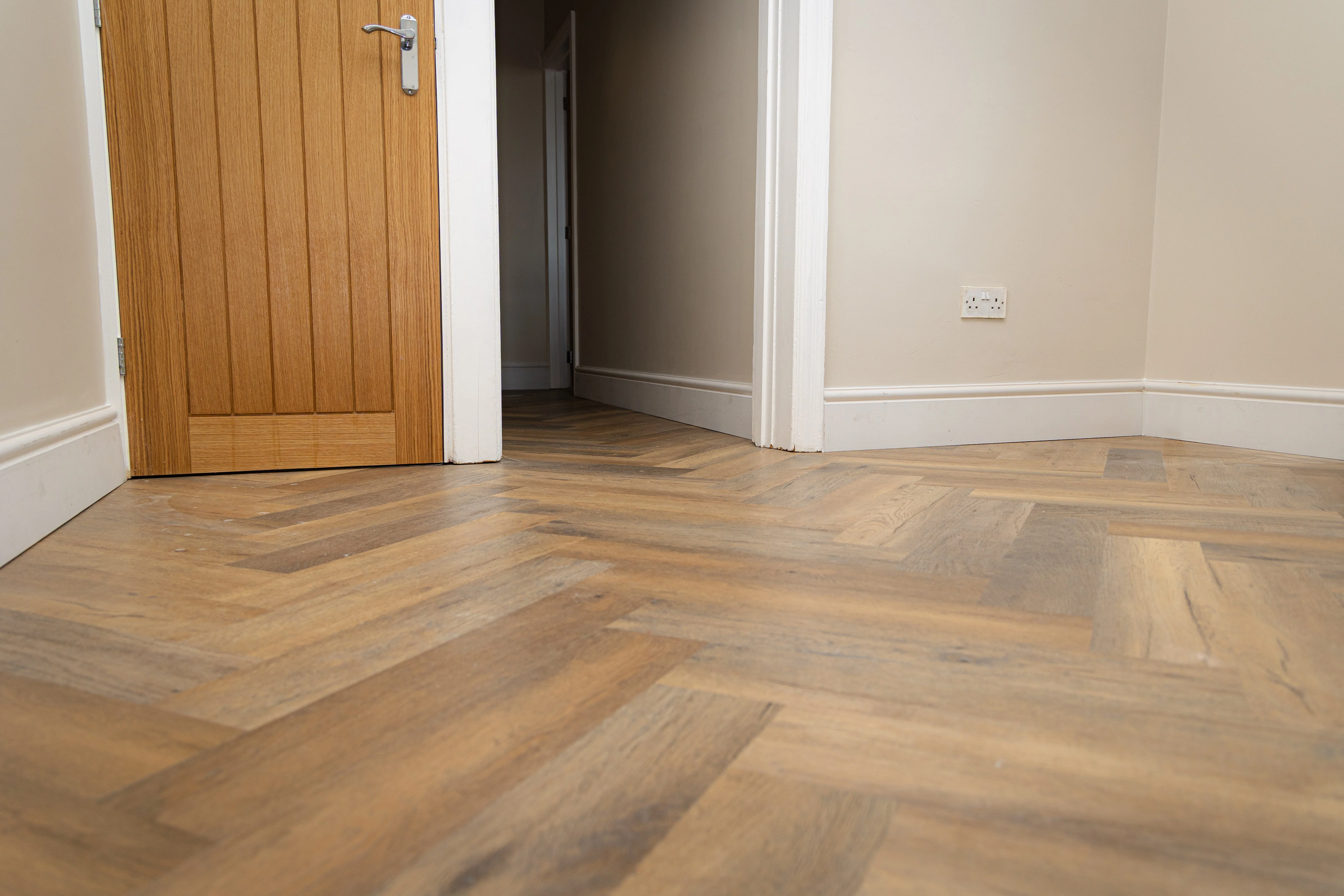 Heritage Milford Oak 6.5mm Click Herringbone LVT SPC Waterproof Flooring - Image 6