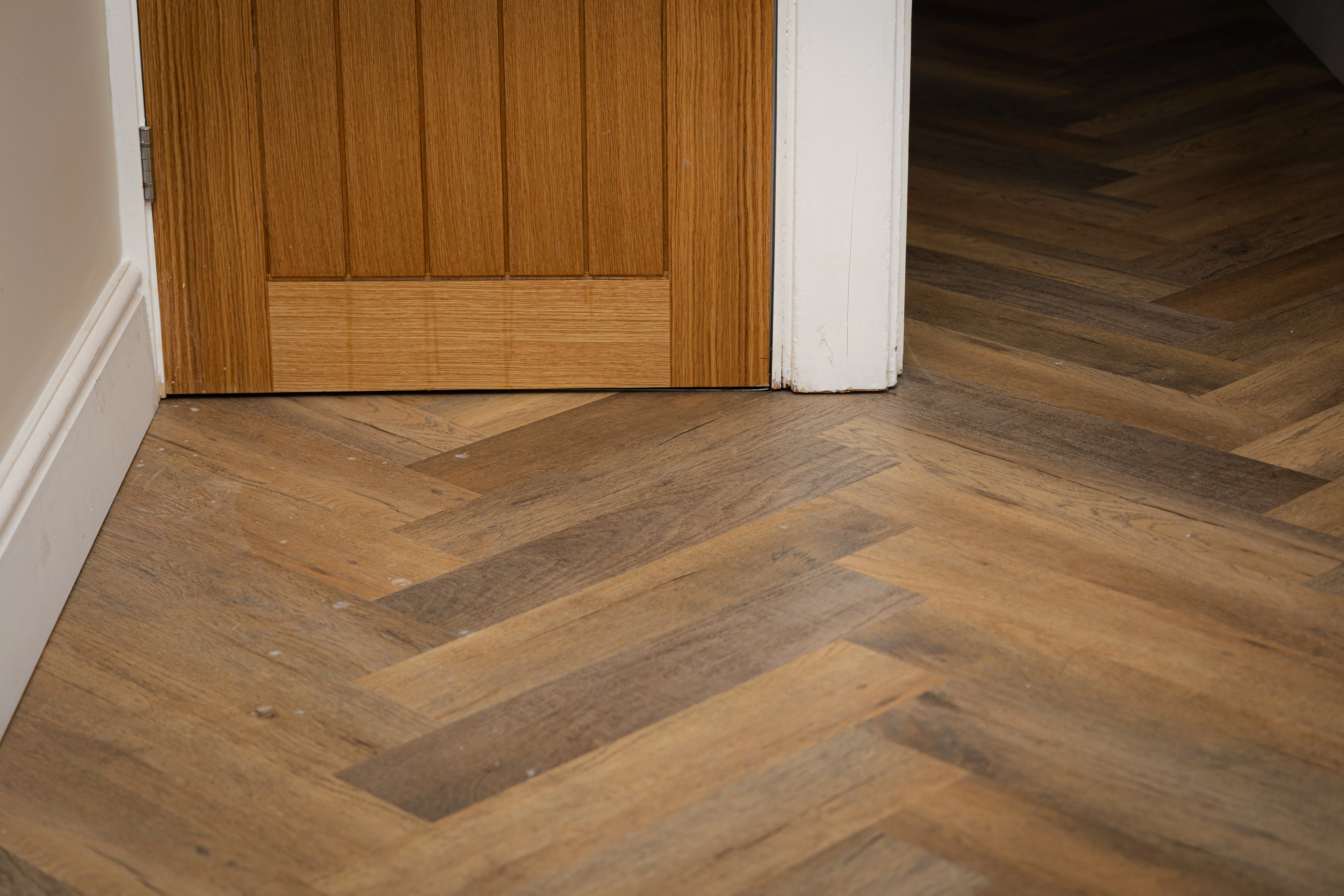 Heritage Milford Oak 6.5mm Click Herringbone LVT SPC Waterproof Flooring - Image 7