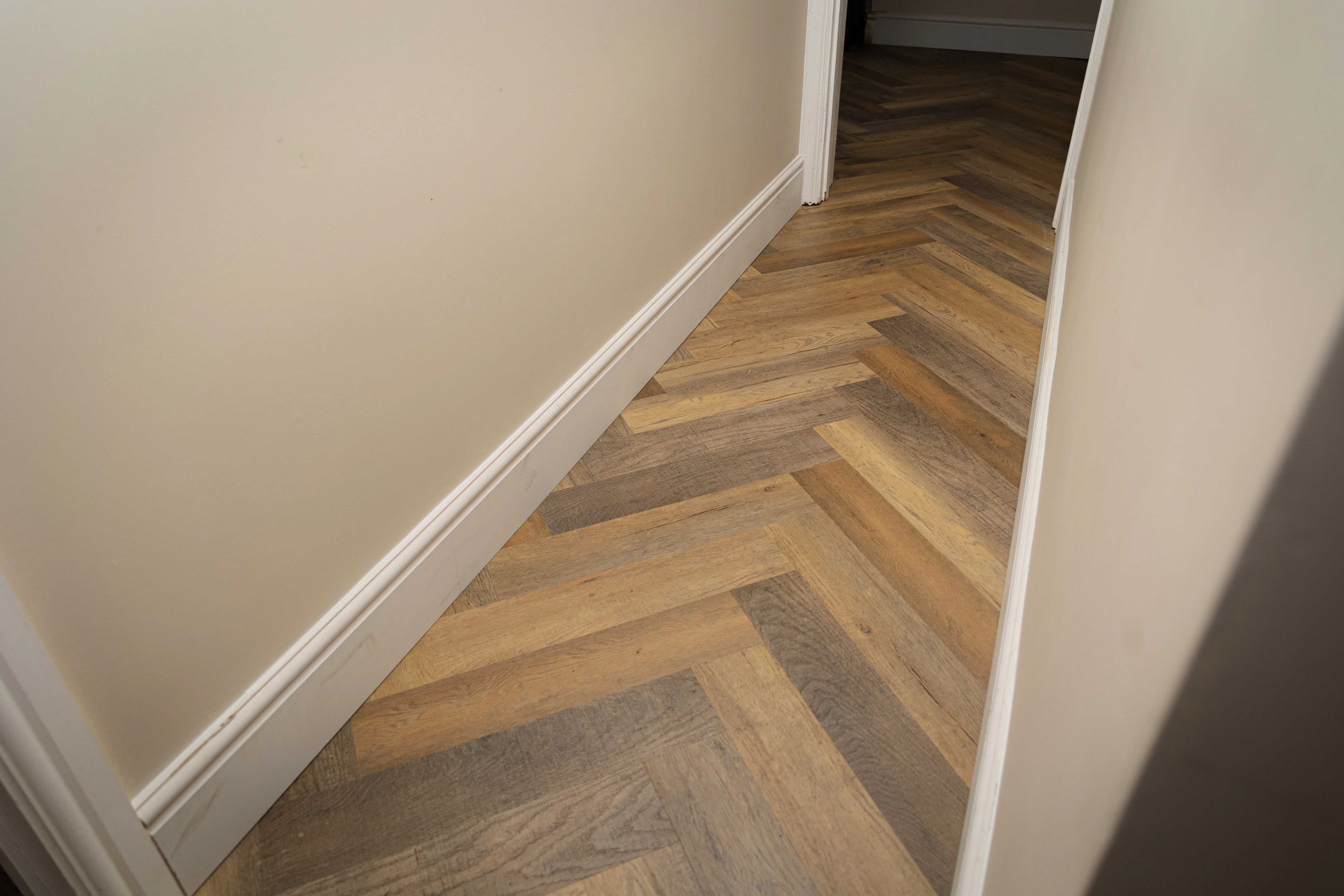 Heritage Milford Oak 6.5mm Click Herringbone LVT SPC Waterproof Flooring - Image 8