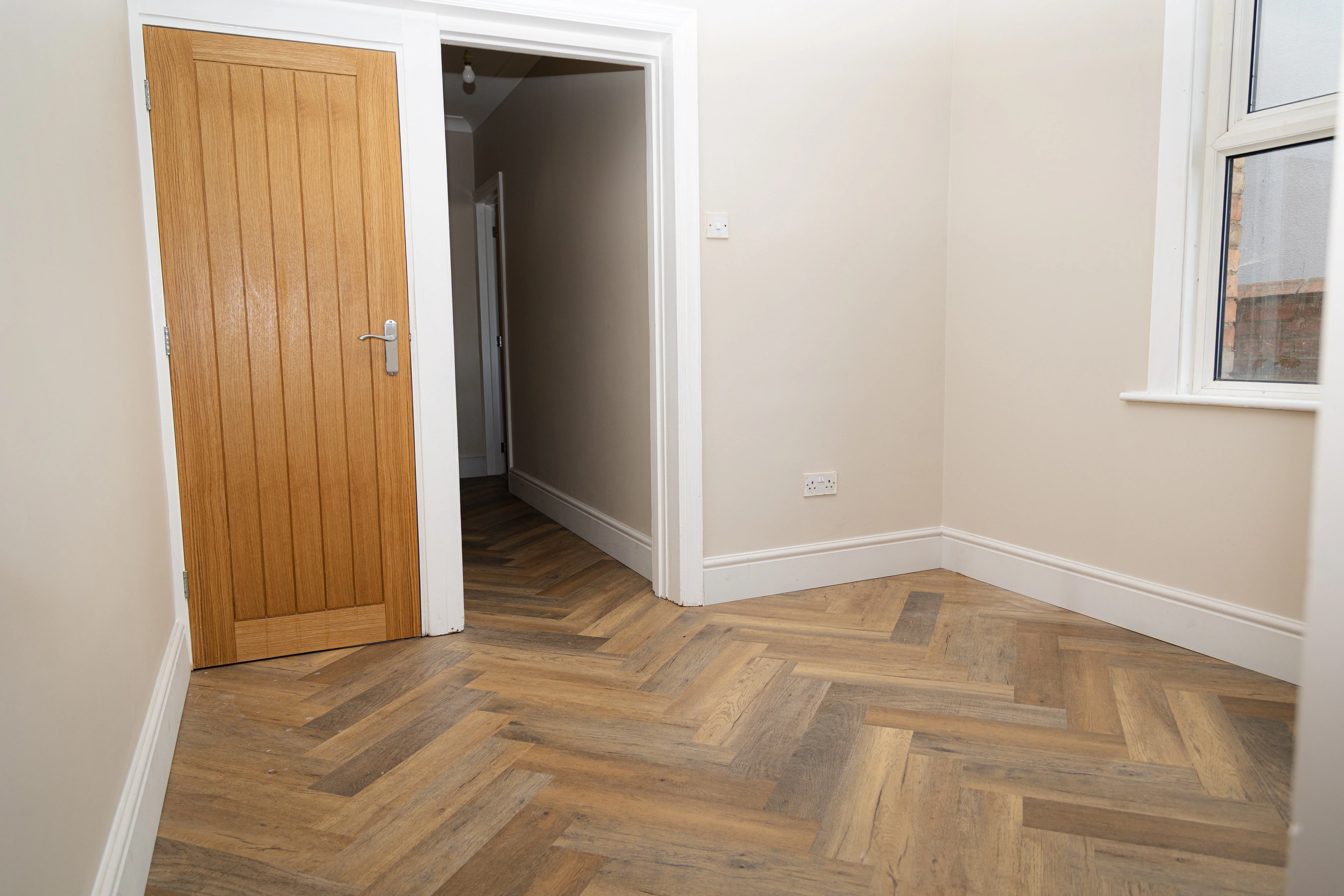 Heritage Milford Oak 6.5mm Click Herringbone LVT SPC Waterproof Flooring - Image 9