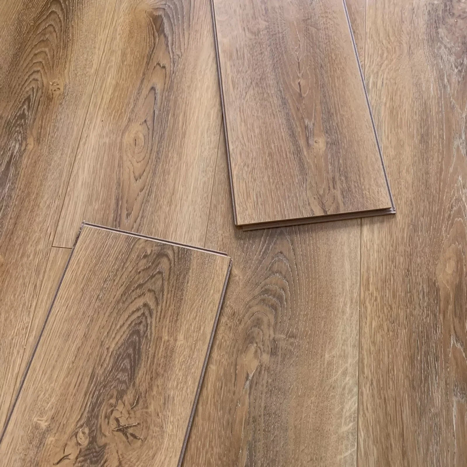High Gloss Barrel Natural Oak Laminate Flooring - Image 13