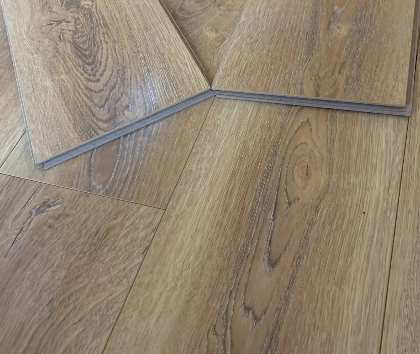 High Gloss Barrel Natural Oak Laminate Flooring - Image 4