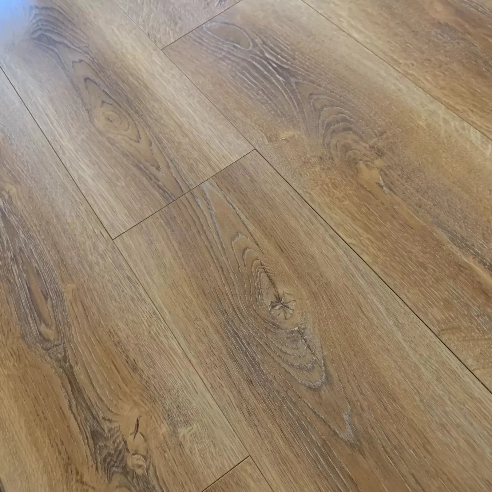 High Gloss Barrel Natural Oak Laminate Flooring - Image 9