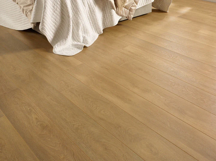 Horizon 12mm Desert Glow Oak Laminate Flooring - Image 5