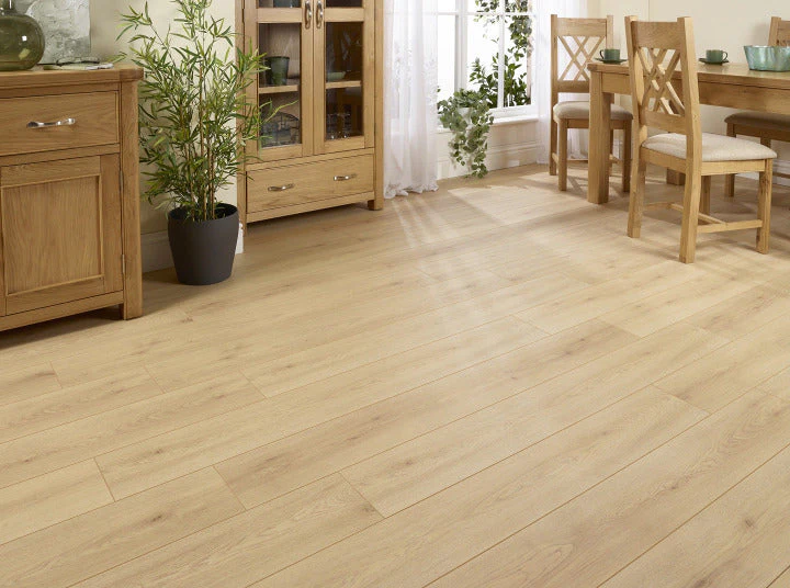 Horizon 12mm Regal oak Laminate Flooring - Image 3