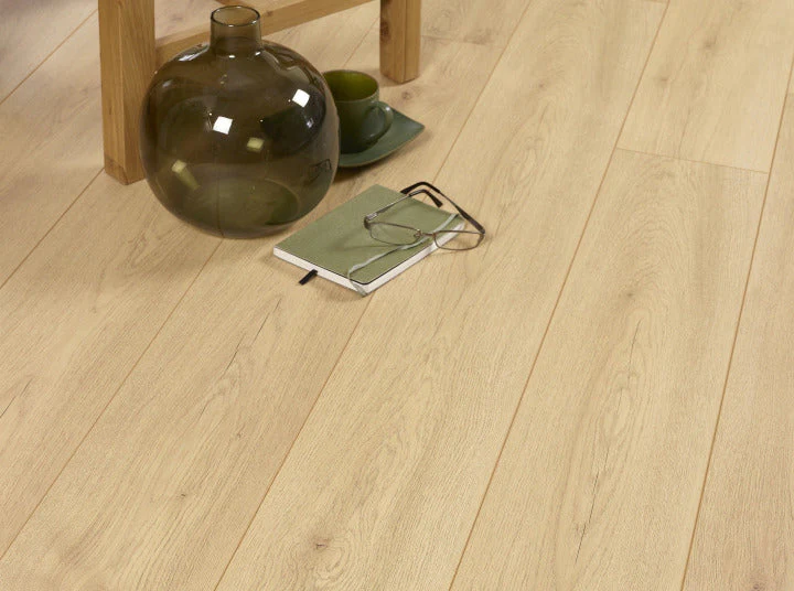 Horizon 12mm Regal oak Laminate Flooring - Image 5