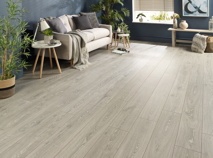 Horizon 12mm Urban Mist Oak Laminate Flooring - Image 3
