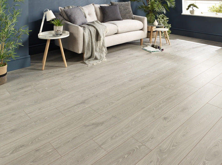 Horizon 12mm Urban Mist Oak Laminate Flooring - Image 6