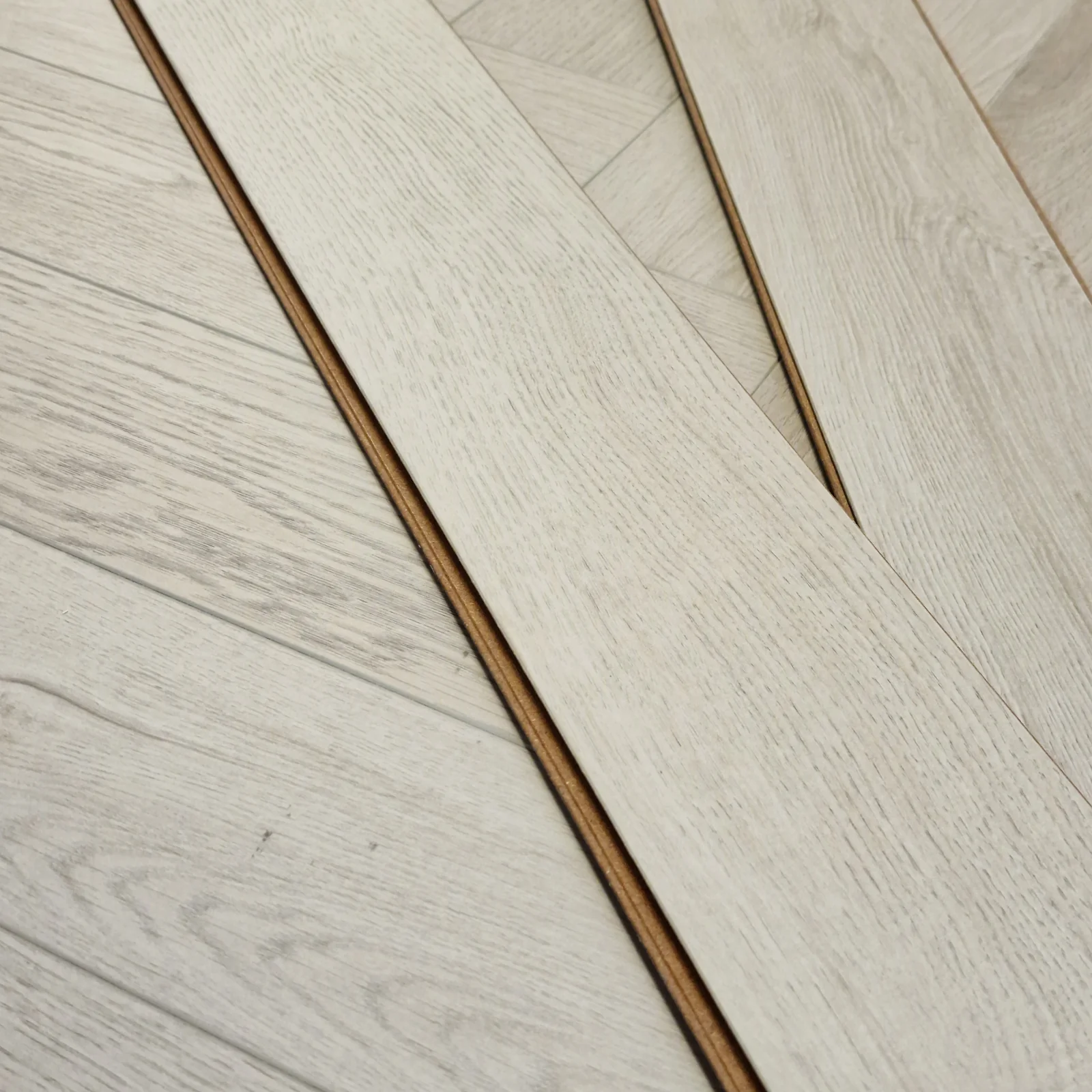 Greige 12mm Ashford Oak Herringbone Laminate Flooring - Image 11