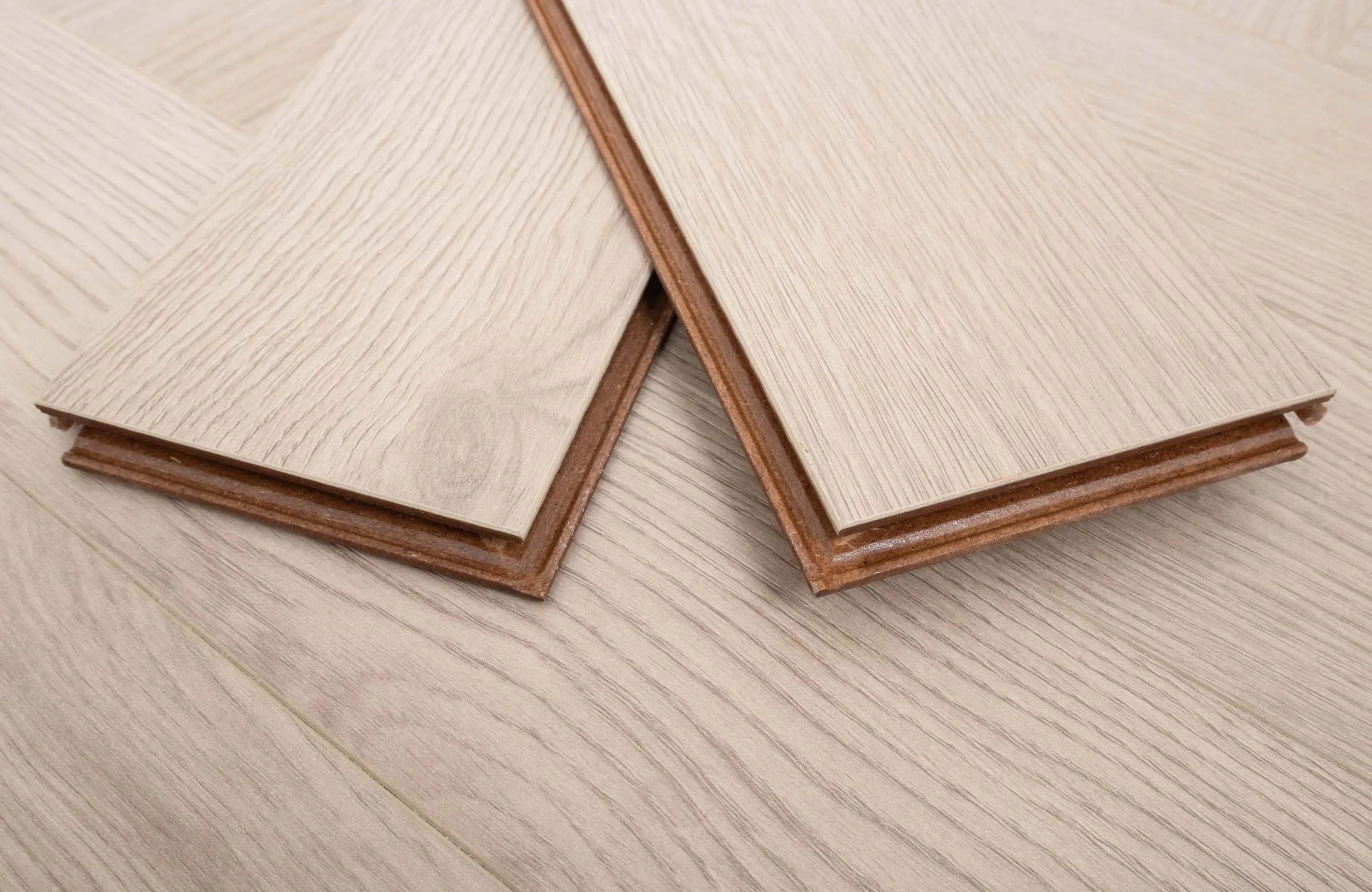 Greige 12mm Ashford Oak Herringbone Laminate Flooring - Image 18