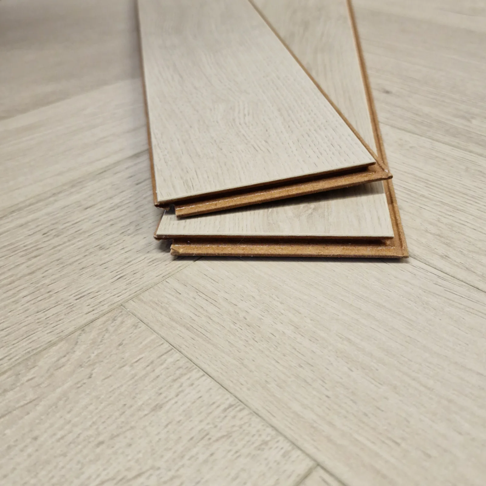 Greige 12mm Ashford Oak Herringbone Laminate Flooring - Image 5