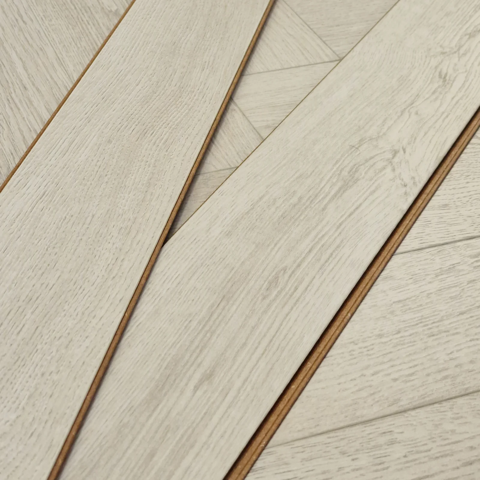 Greige 12mm Ashford Oak Herringbone Laminate Flooring - Image 8
