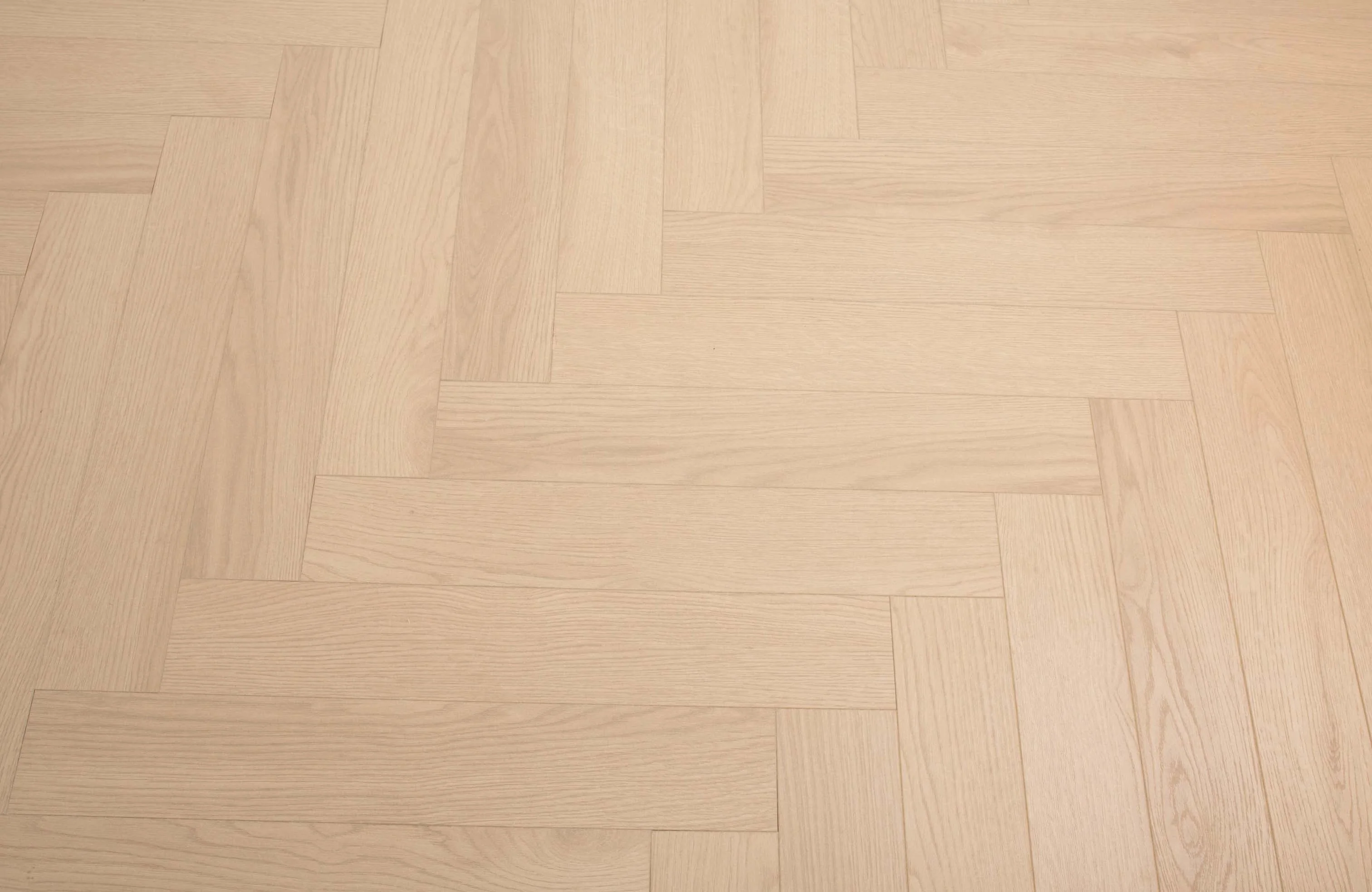 Light Oak 12mm Eversham Oak Herringbone Laminate Flooring - Image 9