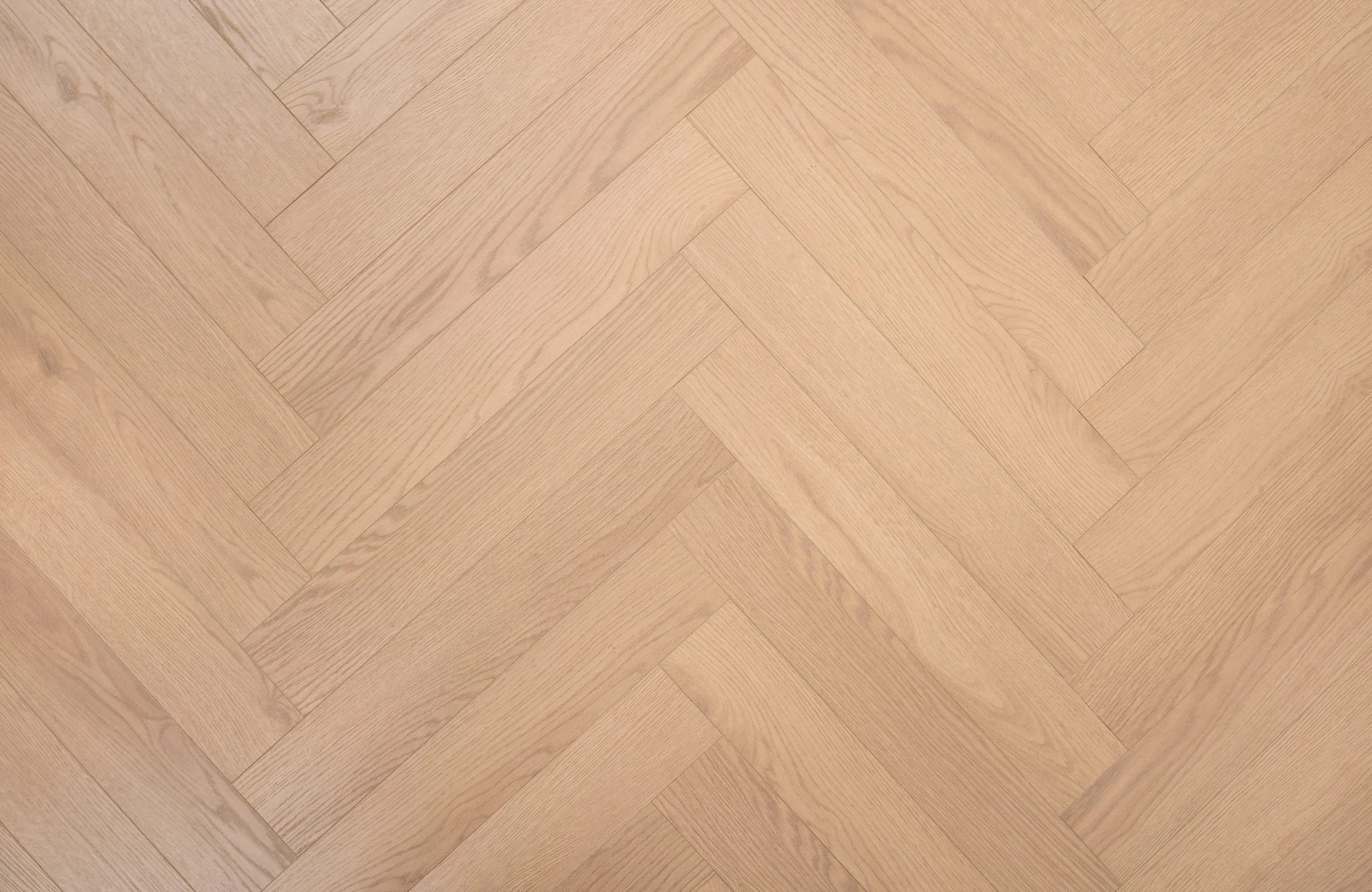 Natural Oak 12mm Hartington Oak Herringbone Laminate Flooring - Image 3