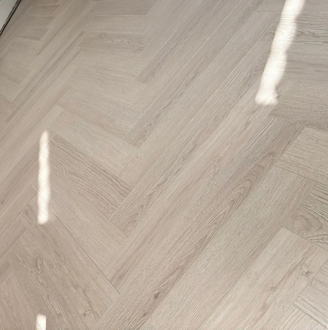 Kingsley 8mm Ashford Oak Herringbone Laminate Flooring - Image 5
