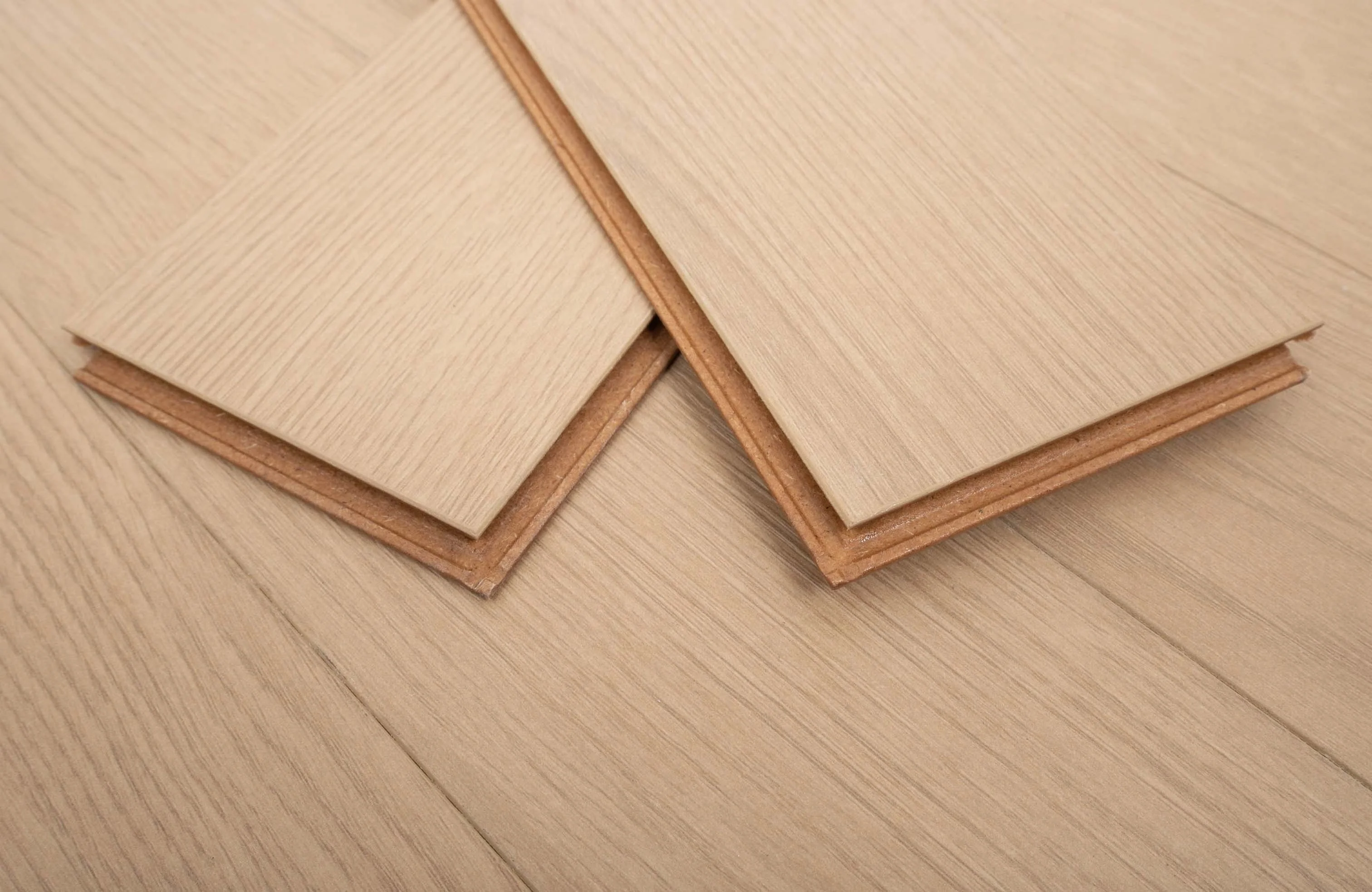 Kingsley 8mm Eversham Oak Herringbone Laminate Flooring - Image 8