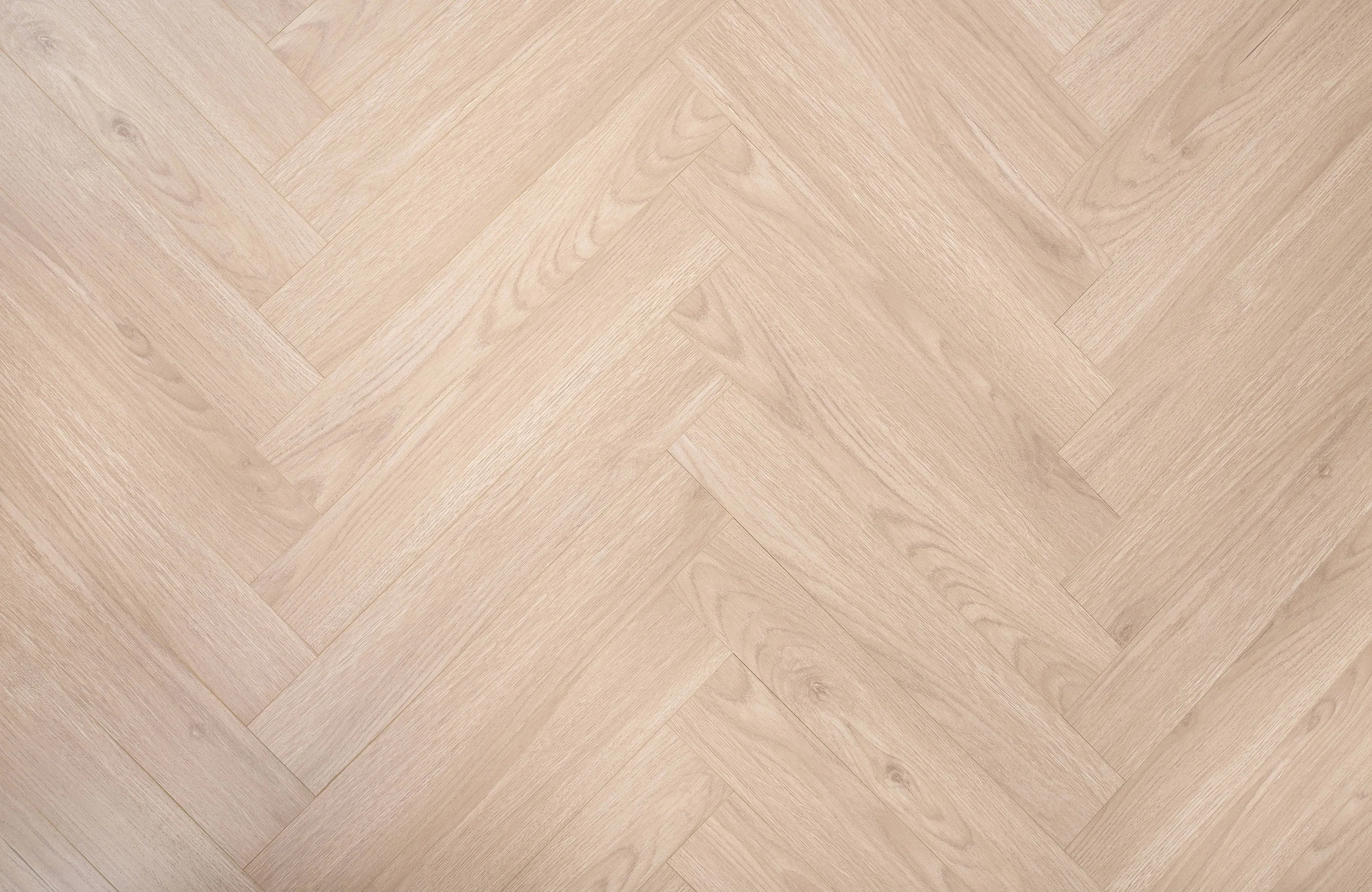 Kingsley 8mm Grand Oak Herringbone Laminate Flooring - Image 4