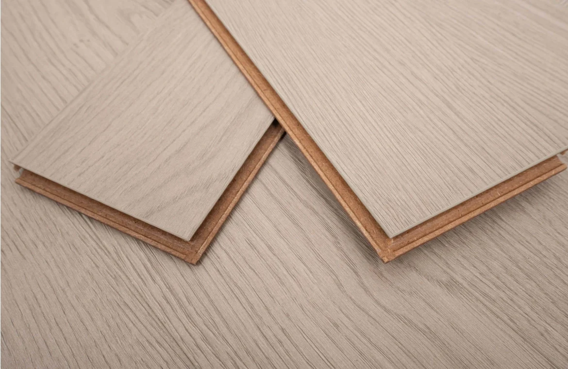 Kingsley 8mm Whitford Oak Herringbone Laminate Flooring - Image 8