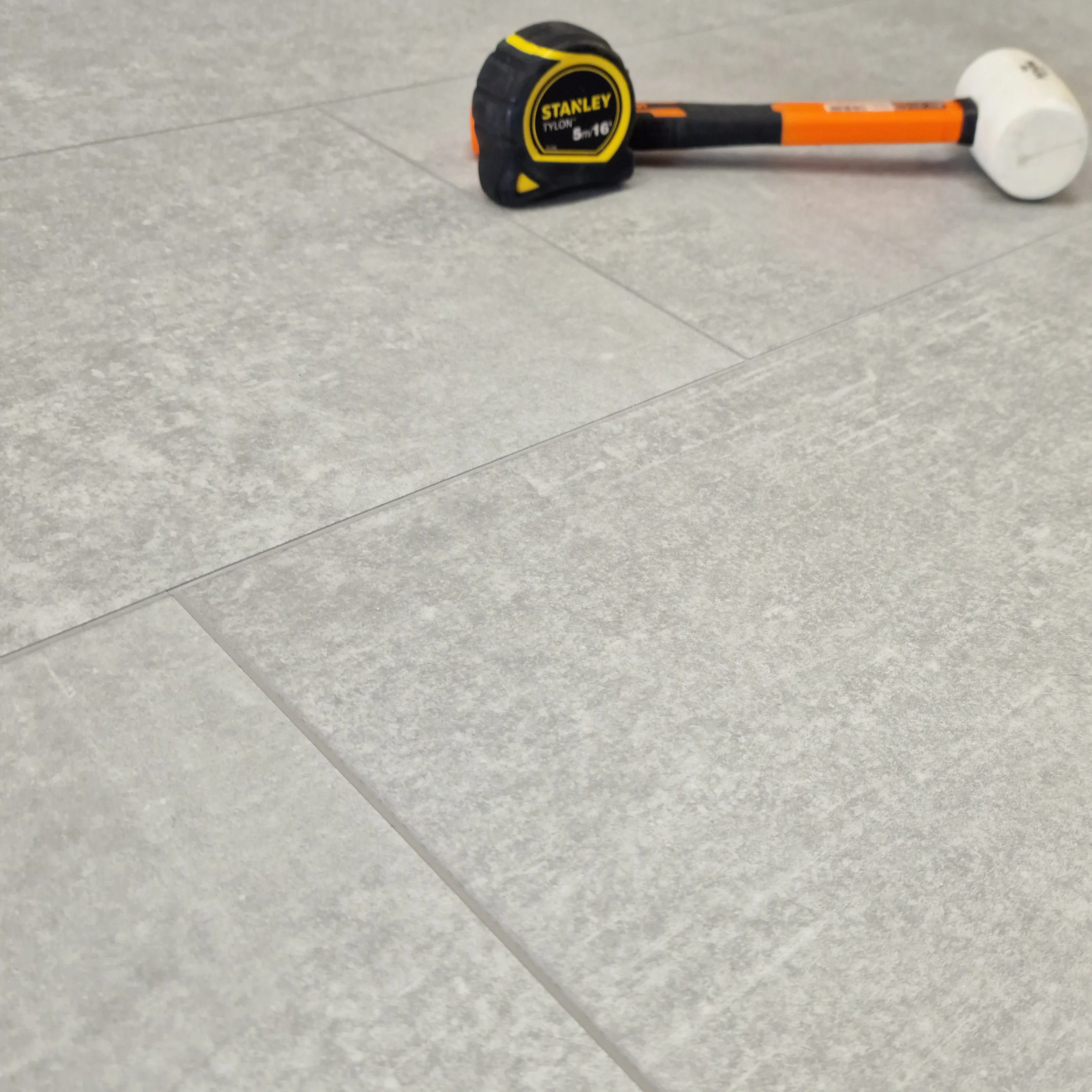 Modena Silverstone Oak Plank LVT Rigid Core SPC Click Luxury Vinyl Tile Flooring - Image 4