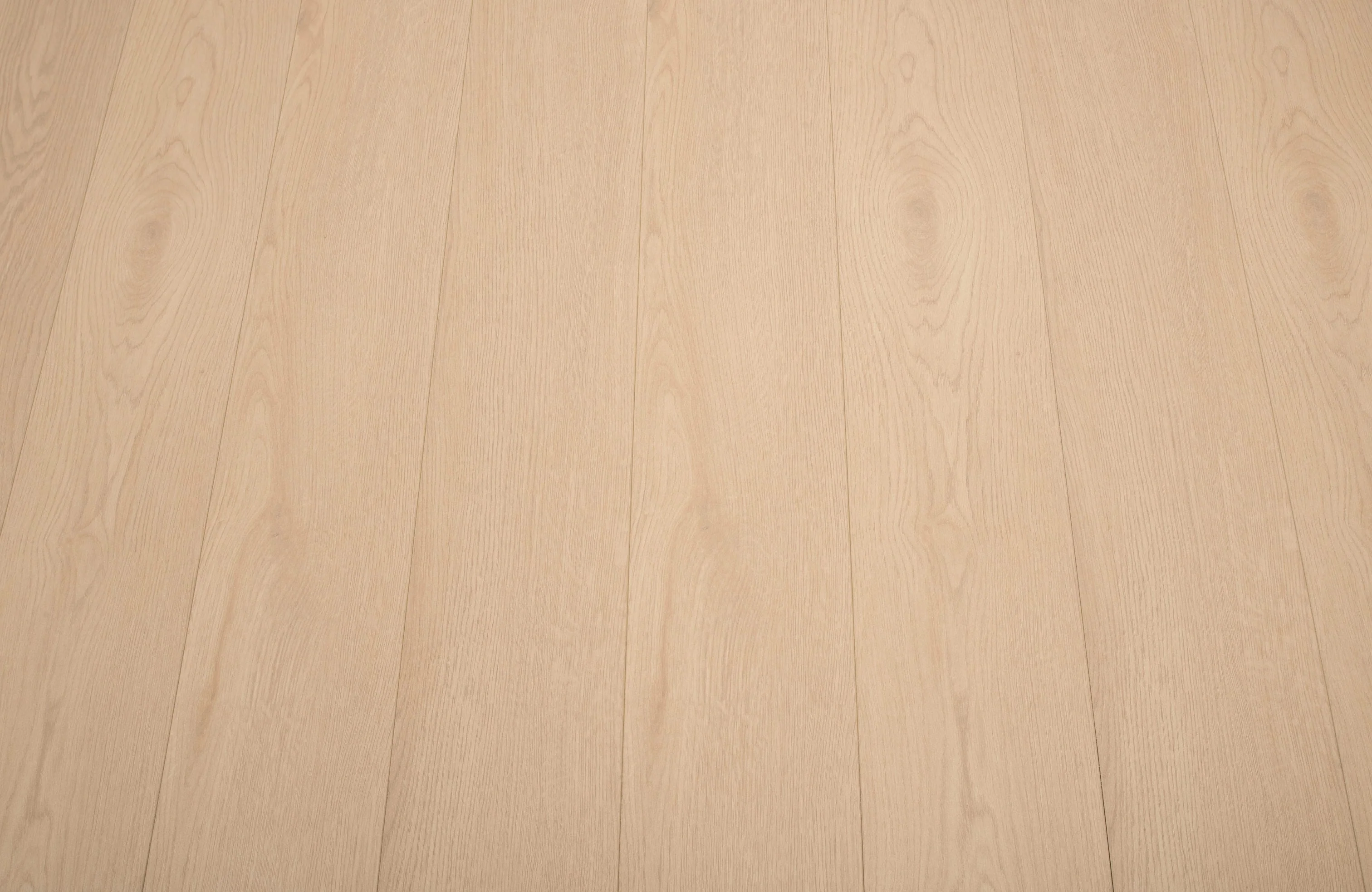 Oakford Westmere 12mm wide plank Laminate Flooring - Image 4