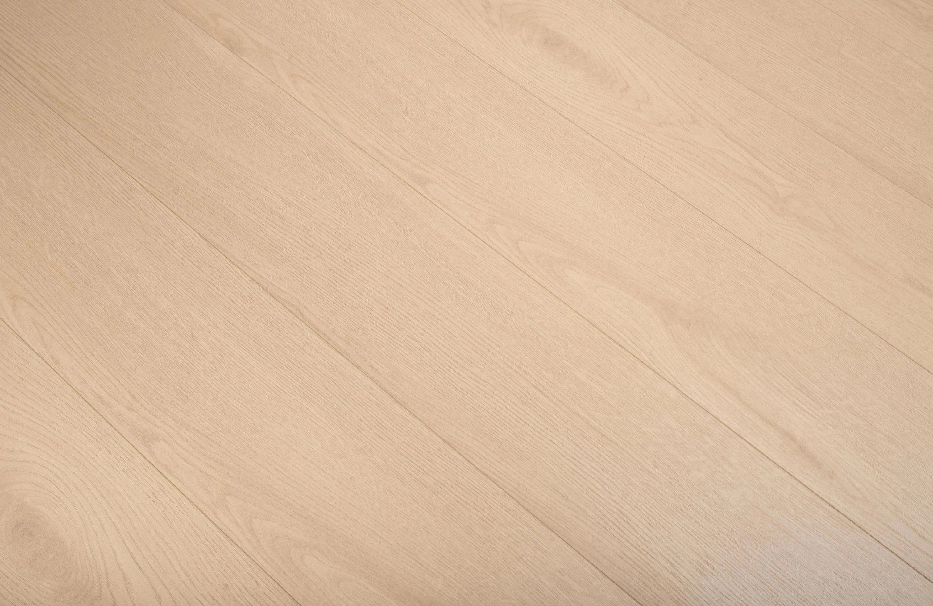Oakford Westmere 12mm wide plank Laminate Flooring - Image 5