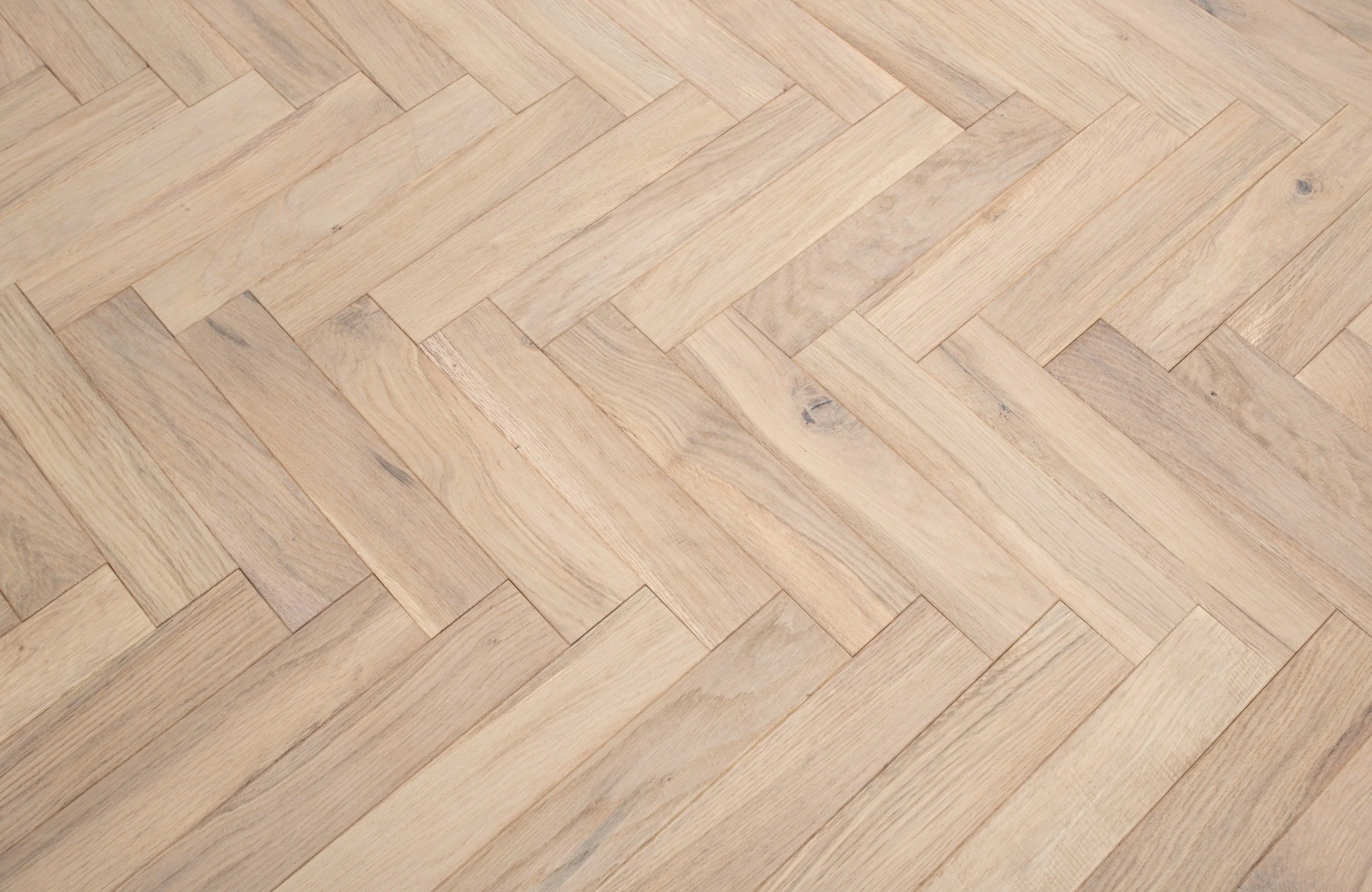 PrimeLine Alston Oak 20mm Herringbone Engineered Wood Flooring - Image 4