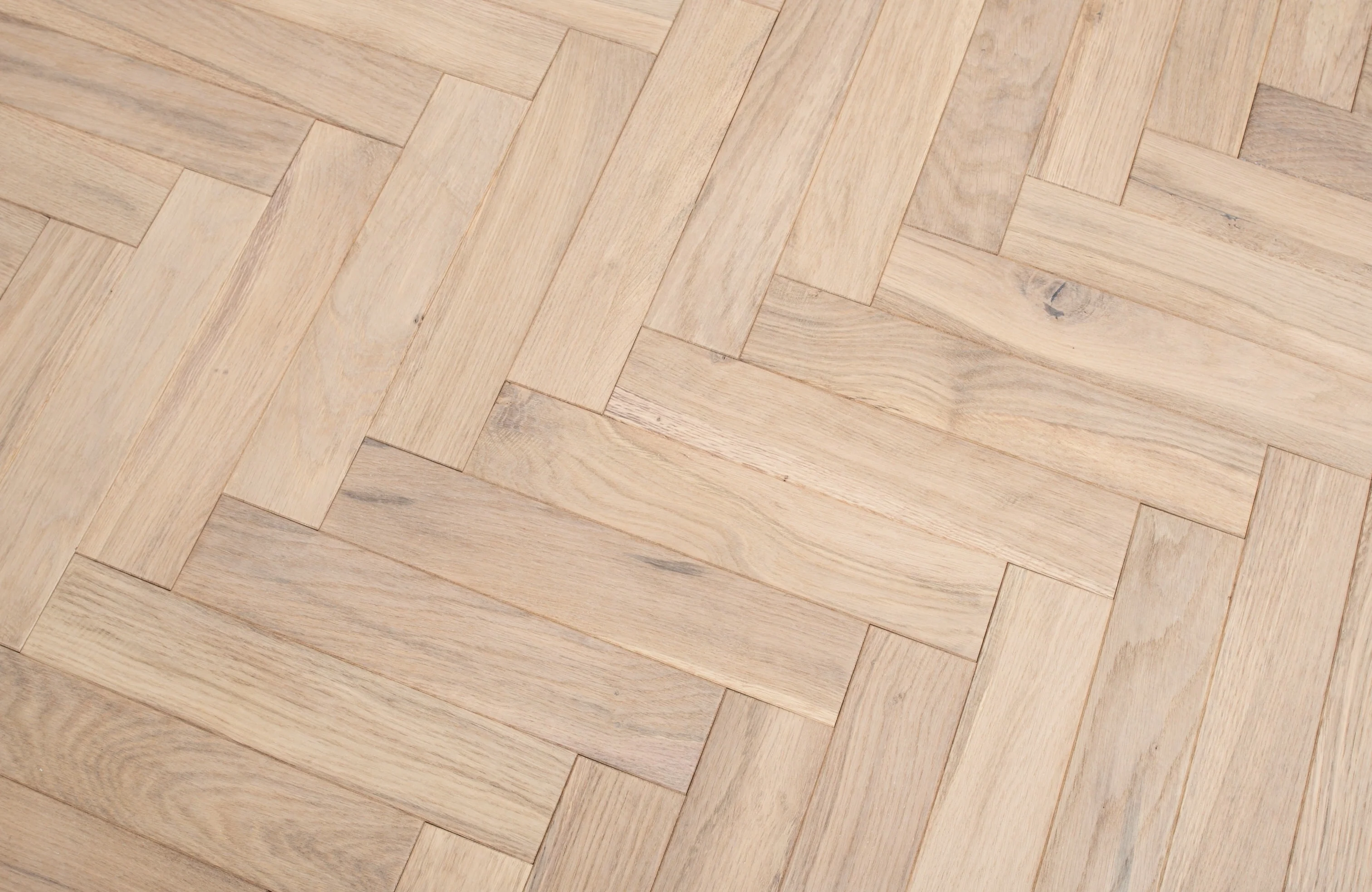 PrimeLine Alston Oak 20mm Herringbone Engineered Wood Flooring - Image 5