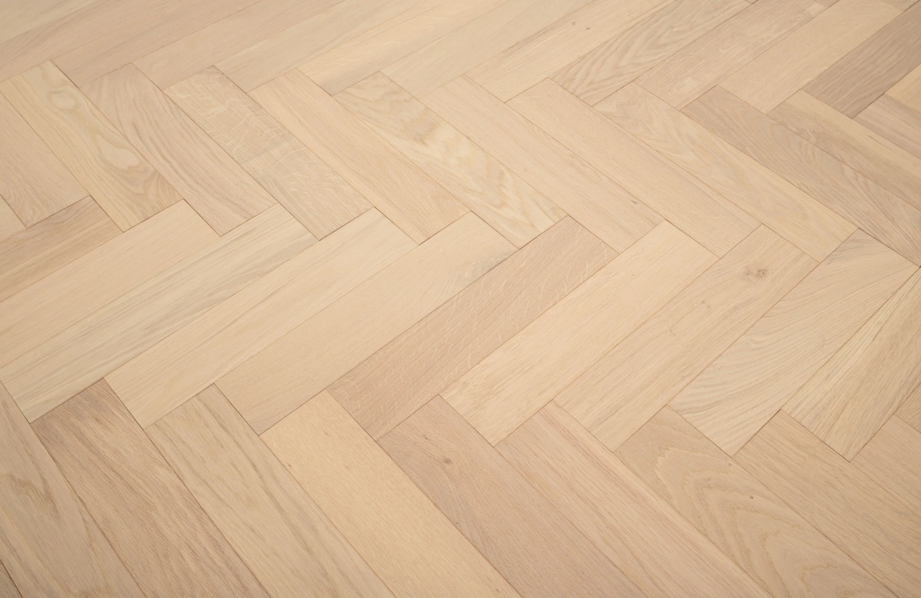 PrimeLine Norwyn Oak 20mm Herringbone Engineered Wood Flooring - Image 3