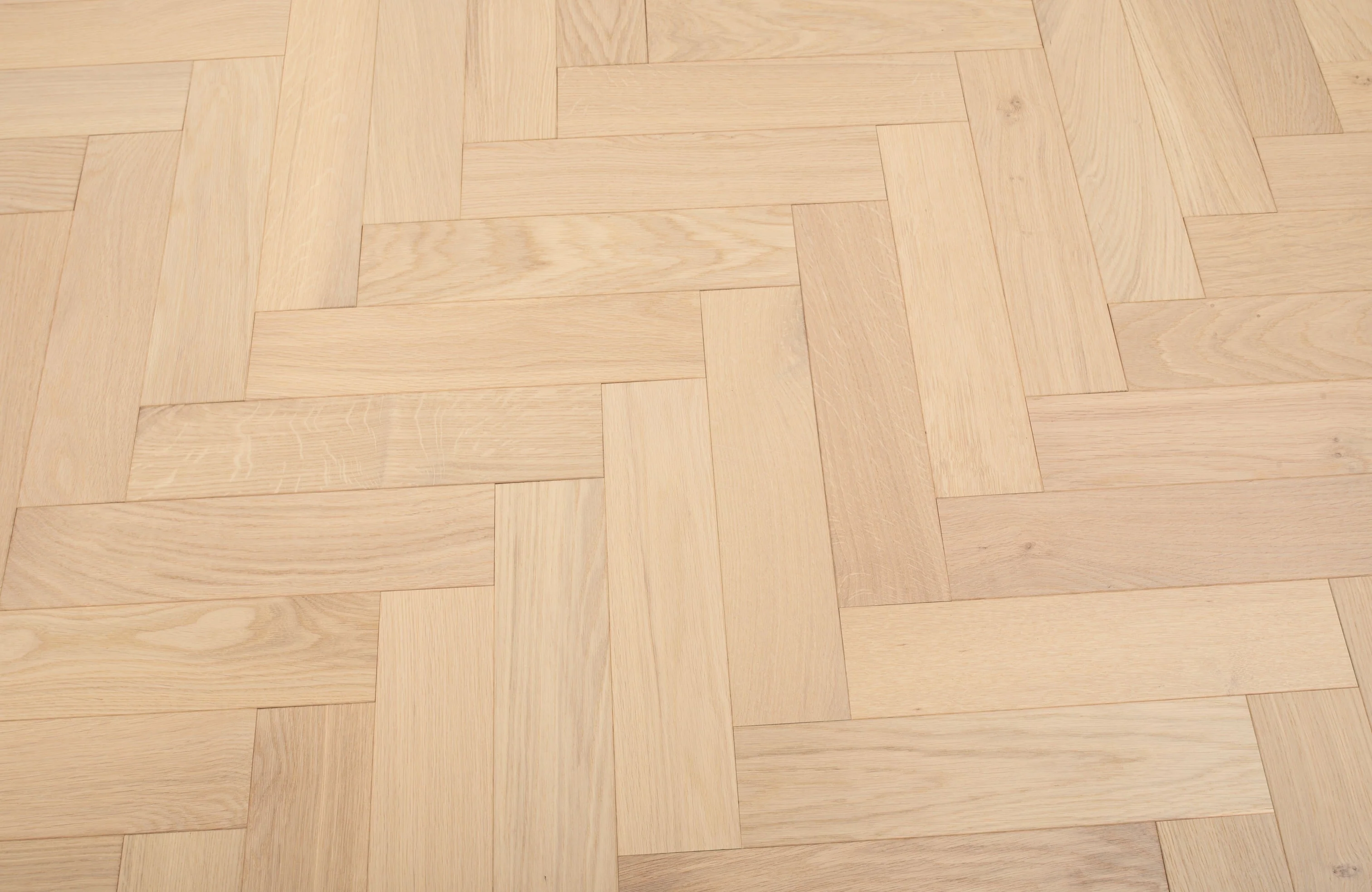 PrimeLine Norwyn Oak 20mm Herringbone Engineered Wood Flooring - Image 8