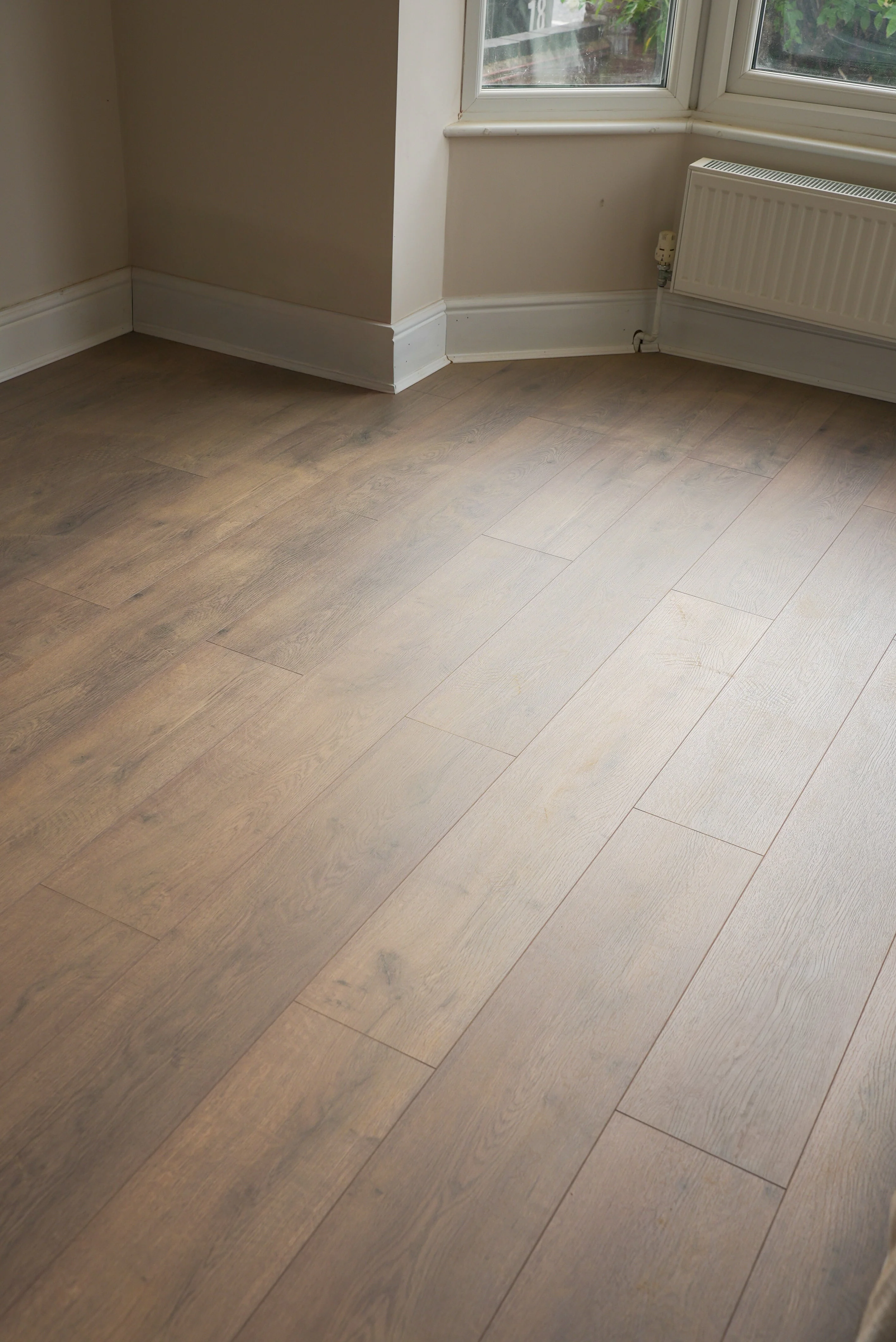 STEP Click XL Nairobi Rustic 12mm AC5 Laminate Flooring - Image 3