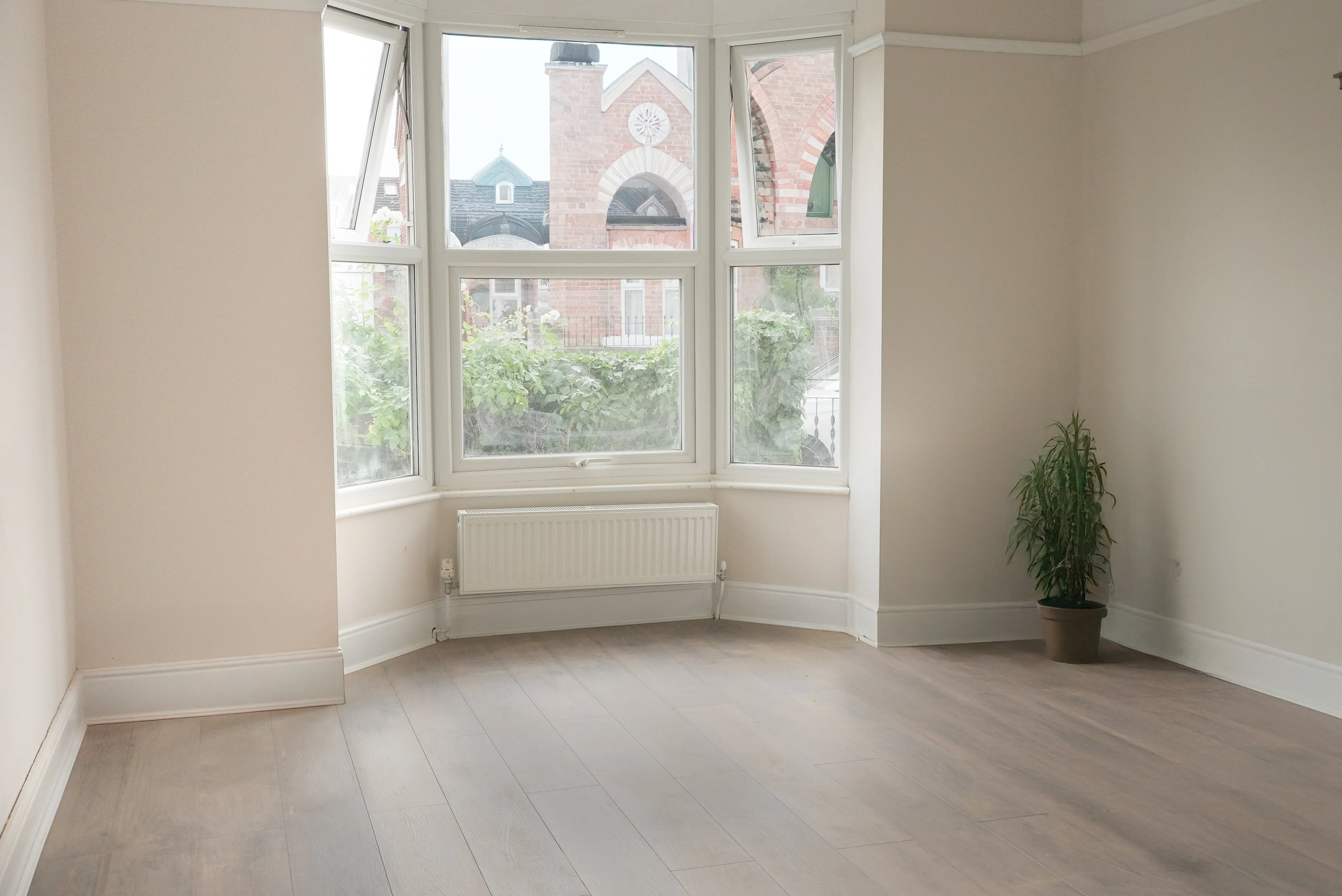 STEP Click XL Nairobi Rustic 12mm AC5 Laminate Flooring - Image 4