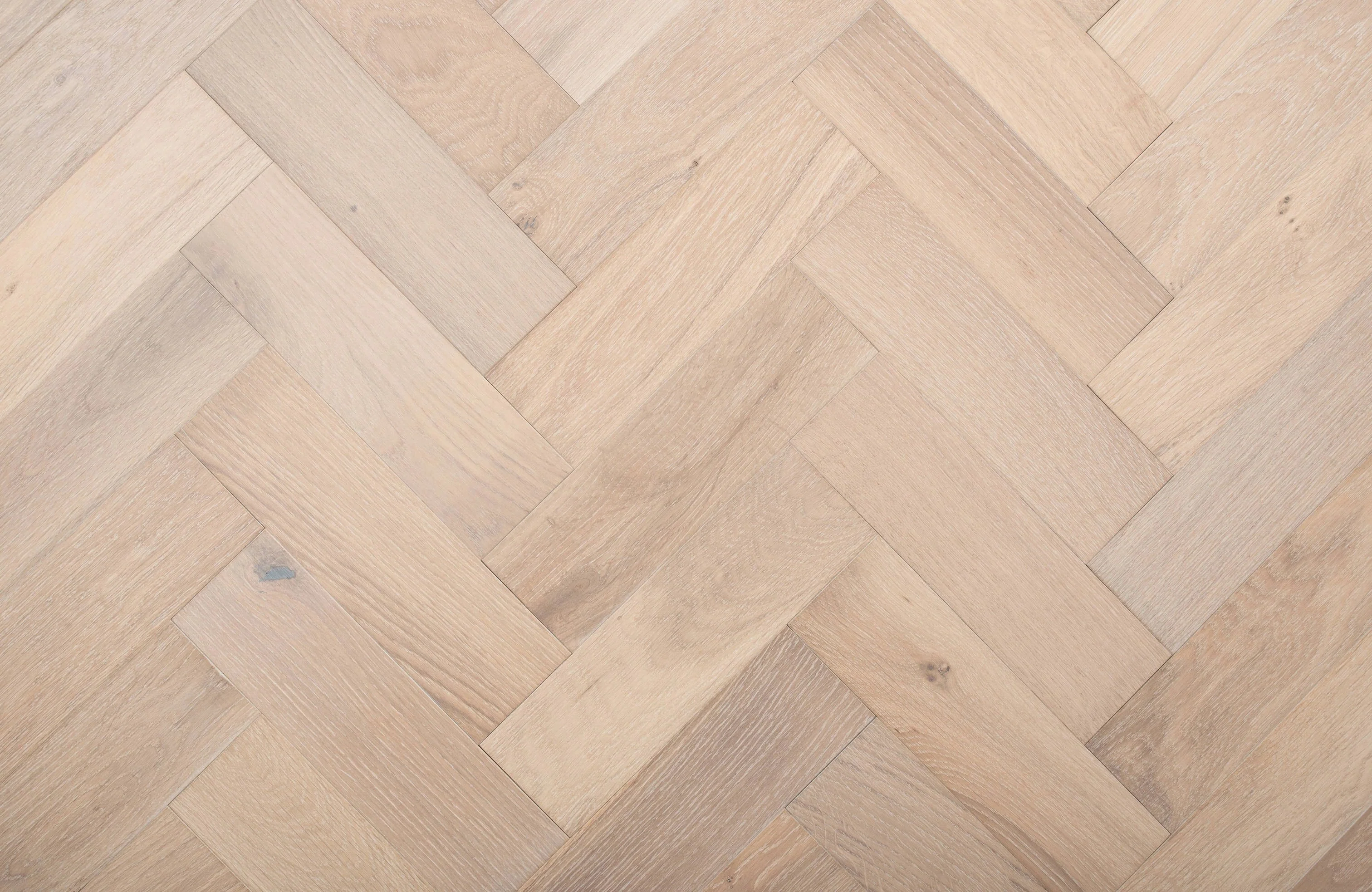 Stirling Oak Herringbone 14mm Engineered Wood Flooring - Image 4