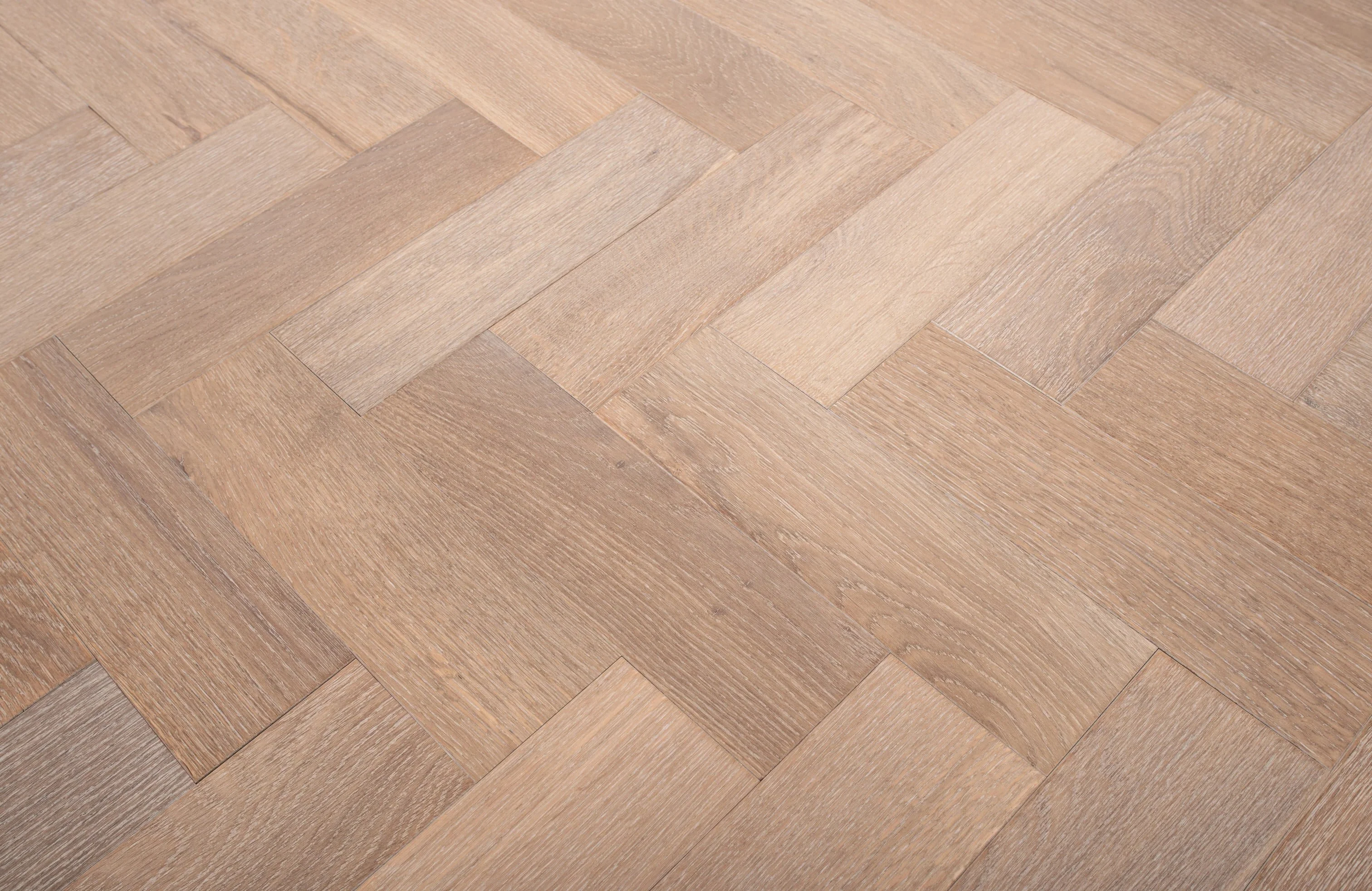 Thameside Oak Herringbone 14mm Engineered Wood Flooring - Image 3
