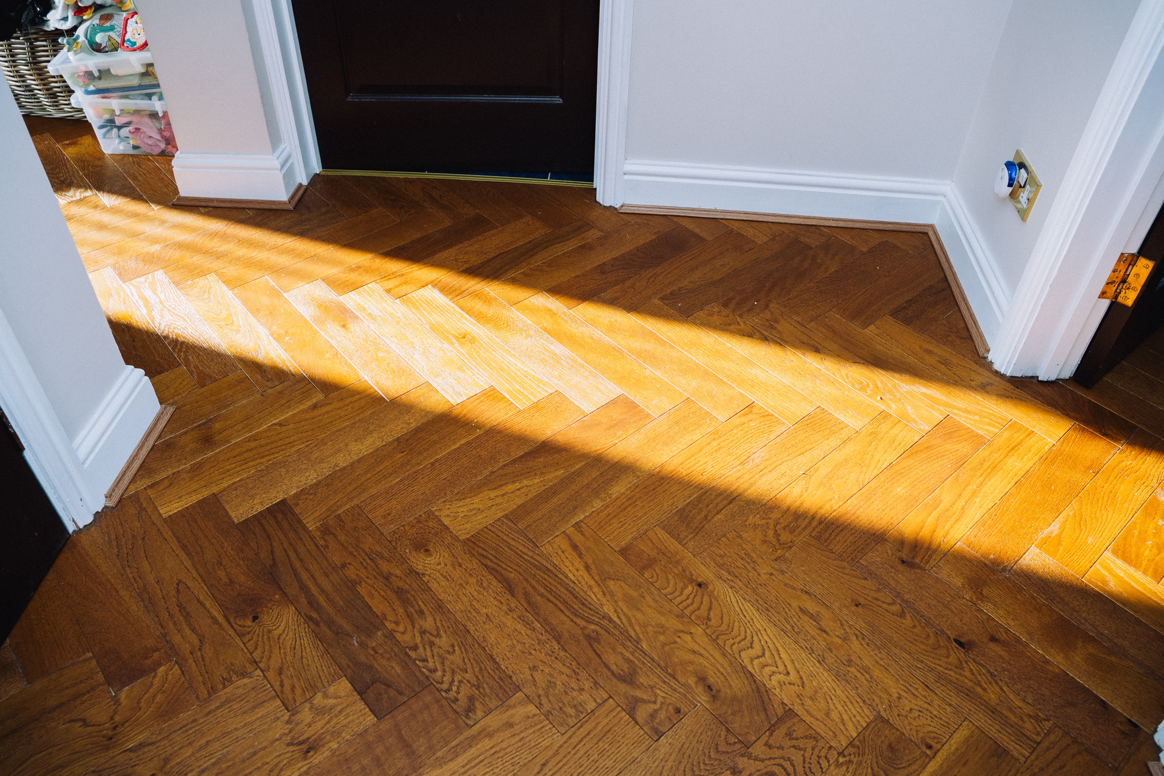 Verona Everton Herringbone Oak Engineered Wood Flooring - Image 3