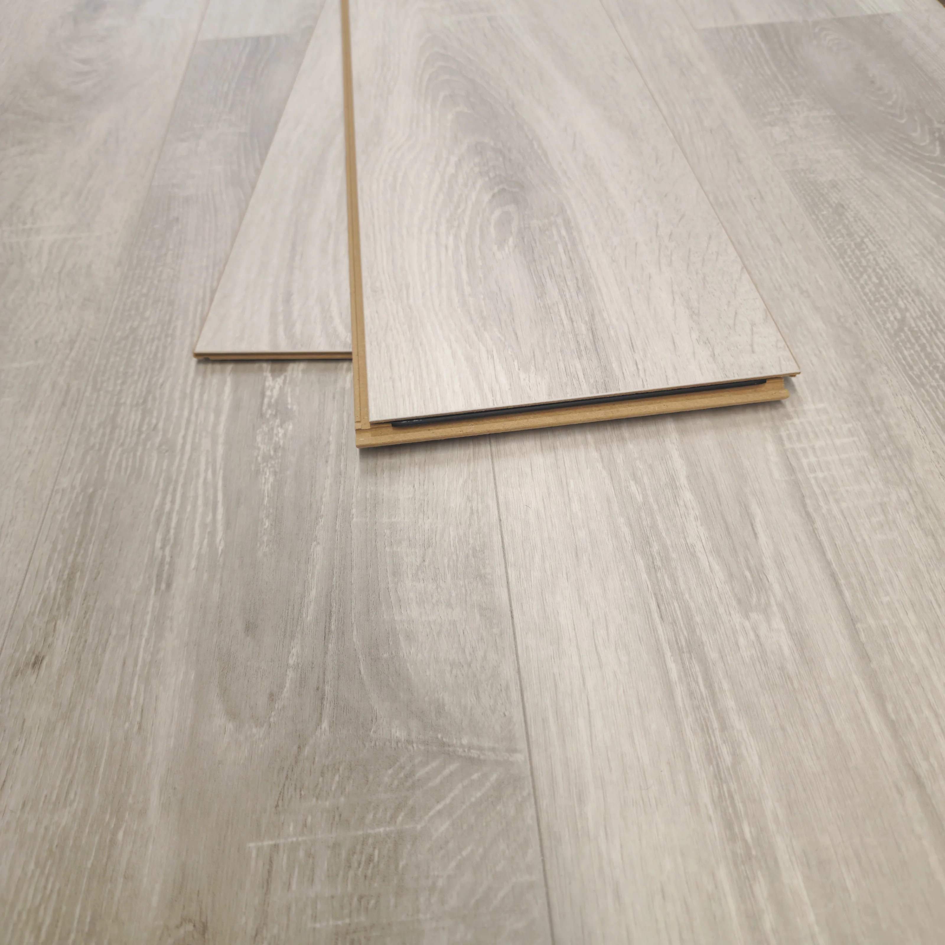 Waterproof Luxury Amberwood Oak 8mm Laminate Flooring - Image 11