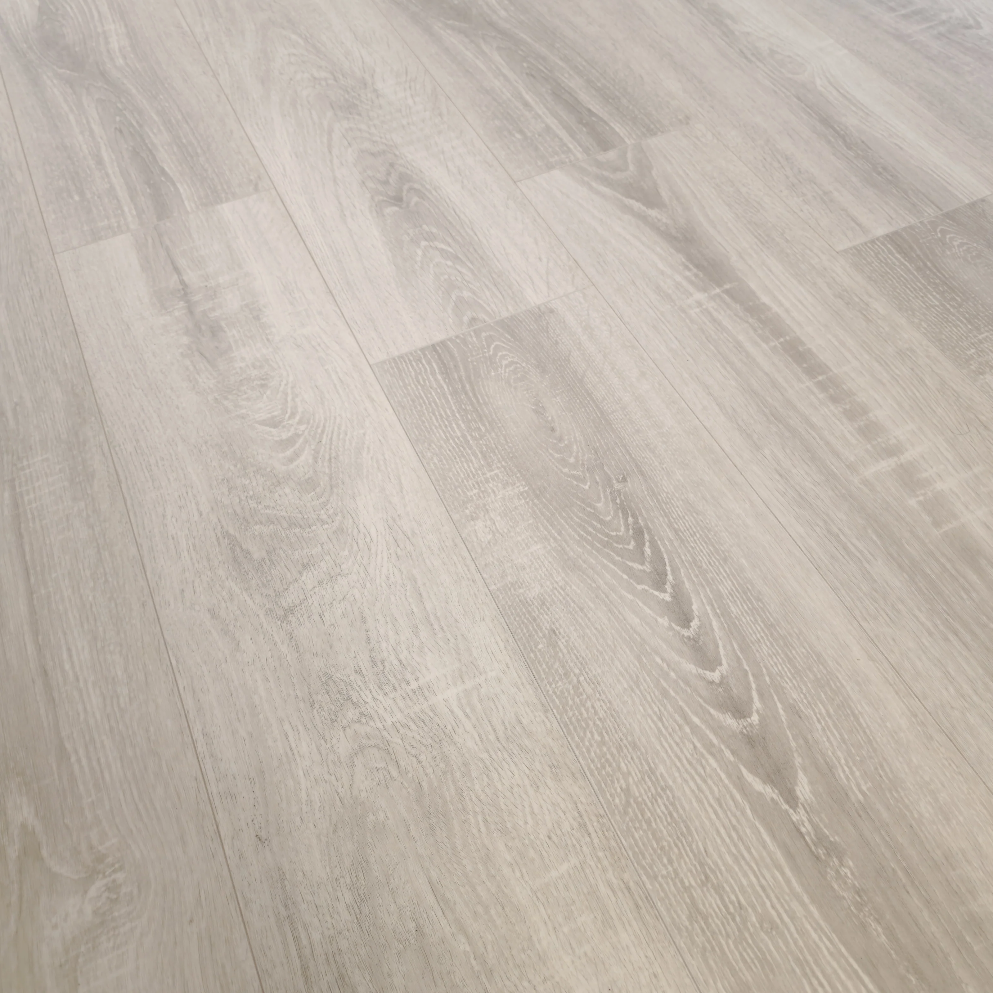 Waterproof Luxury Amberwood Oak 8mm Laminate Flooring - Image 12