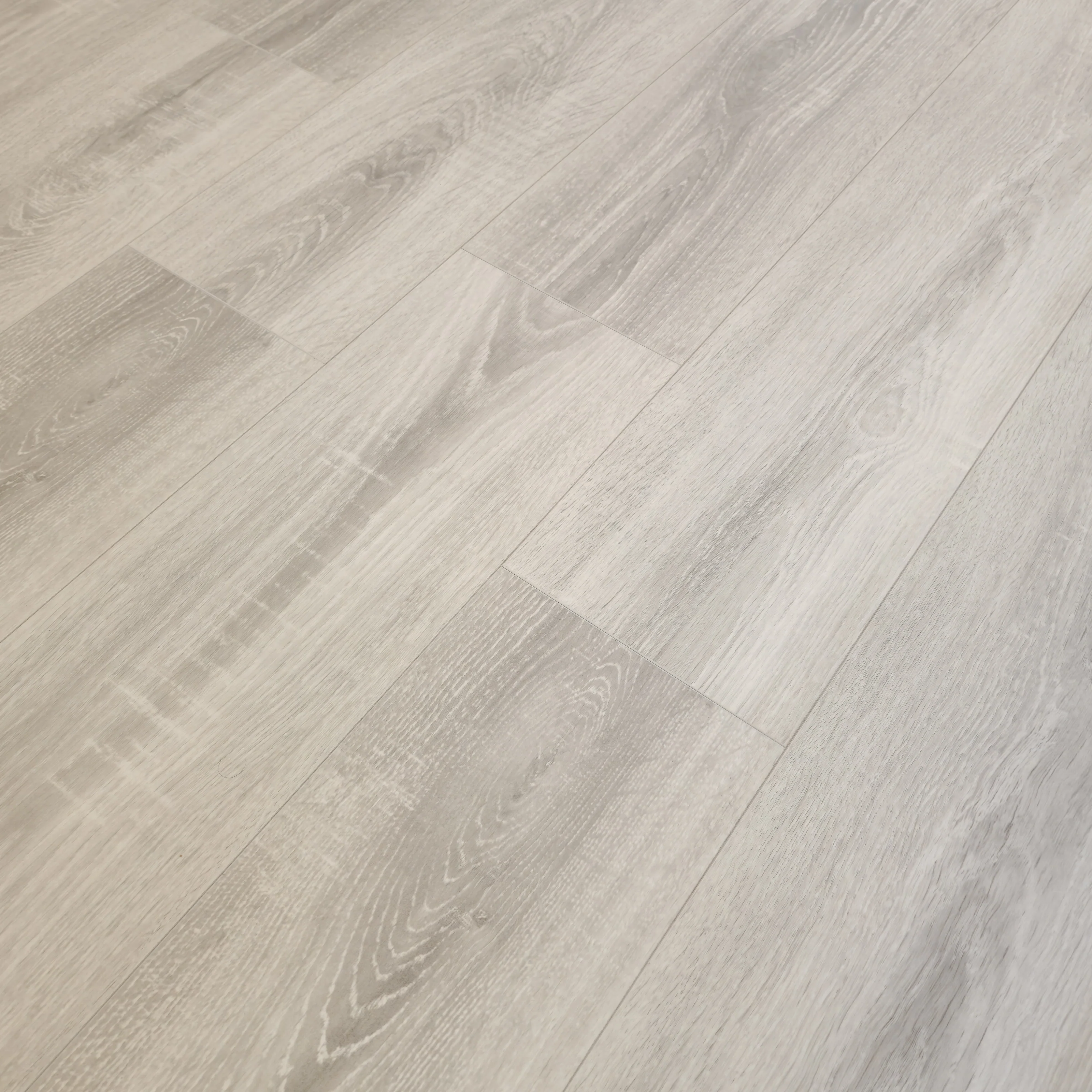 Waterproof Luxury Amberwood Oak 8mm Laminate Flooring - Image 13