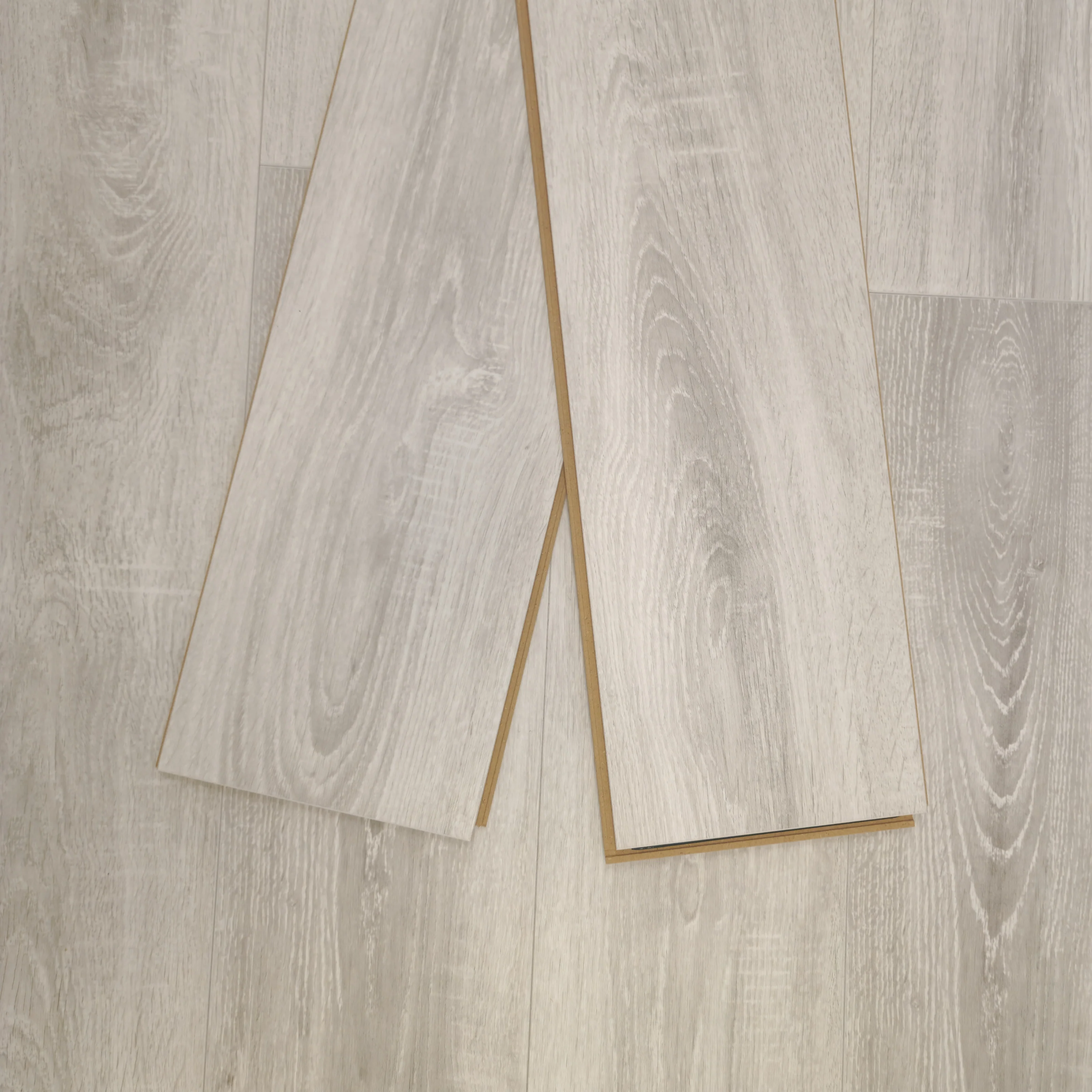 Waterproof Luxury Amberwood Oak 8mm Laminate Flooring - Image 17