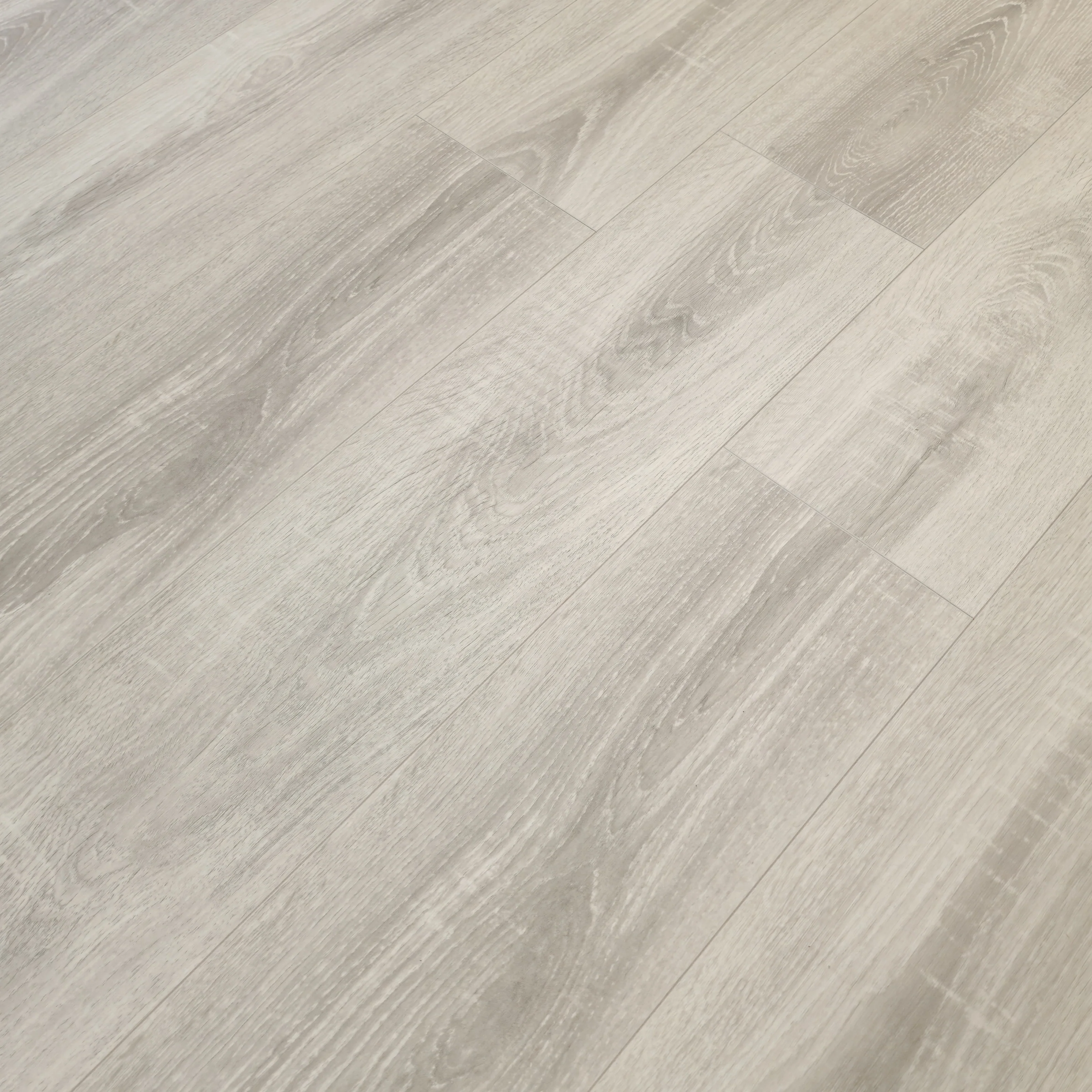 Waterproof Luxury Amberwood Oak 8mm Laminate Flooring - Image 3